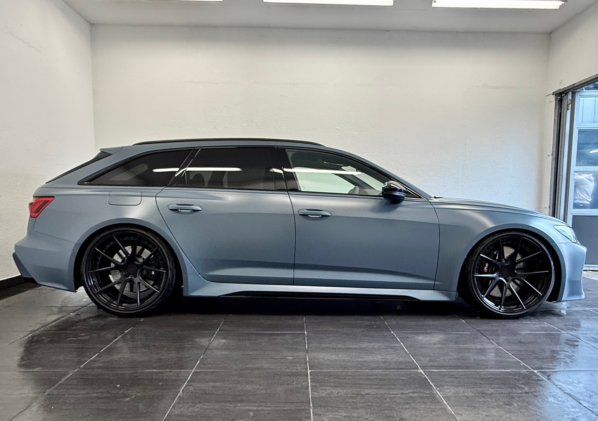 AUDI RS6 Avant 4.0 TFSI V8 quattro " 1 of 1"-image-4