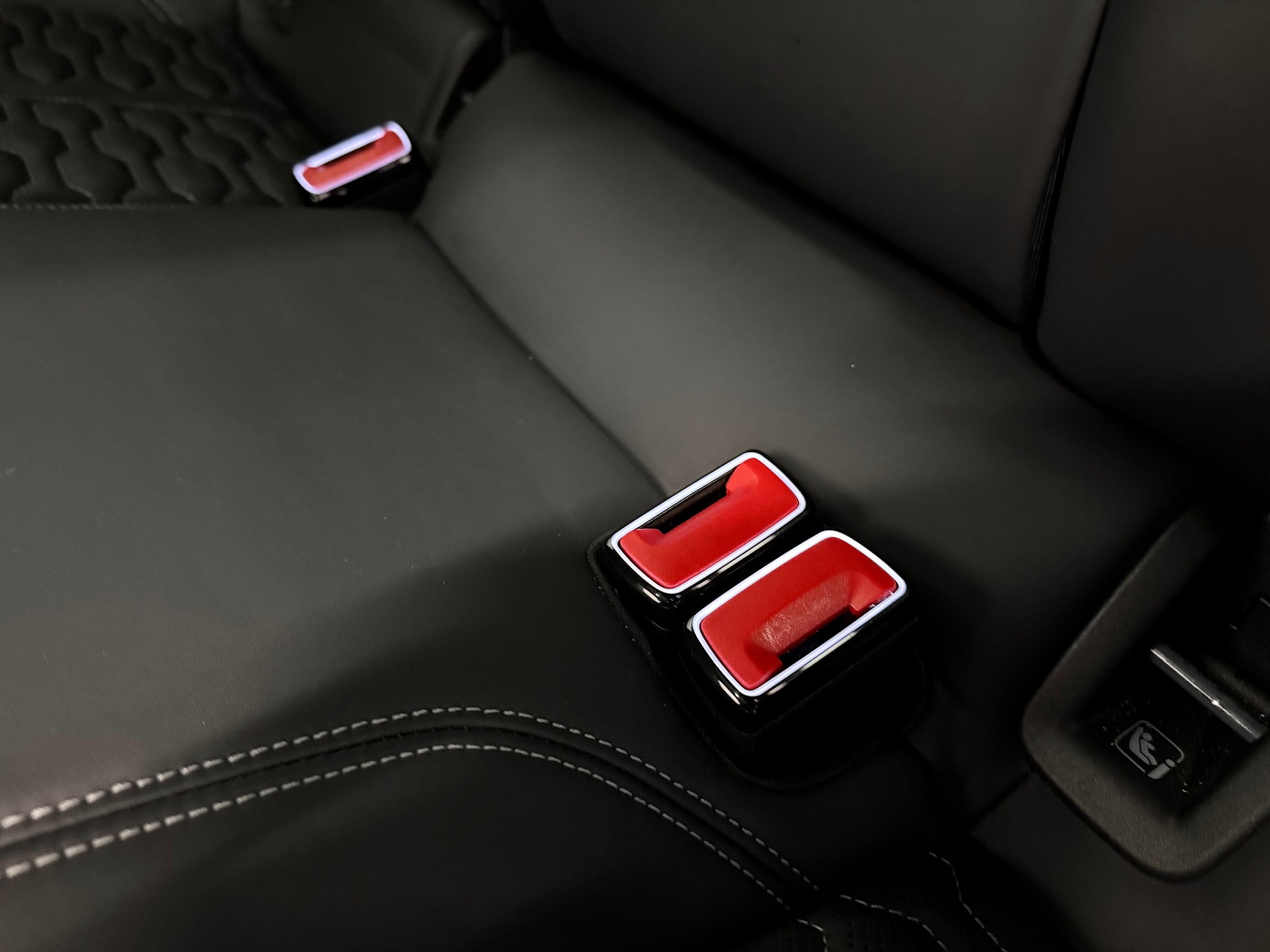 AUDI RS6 Avant 4.0 TFSI V8 quattro " 1 of 1"-image-24