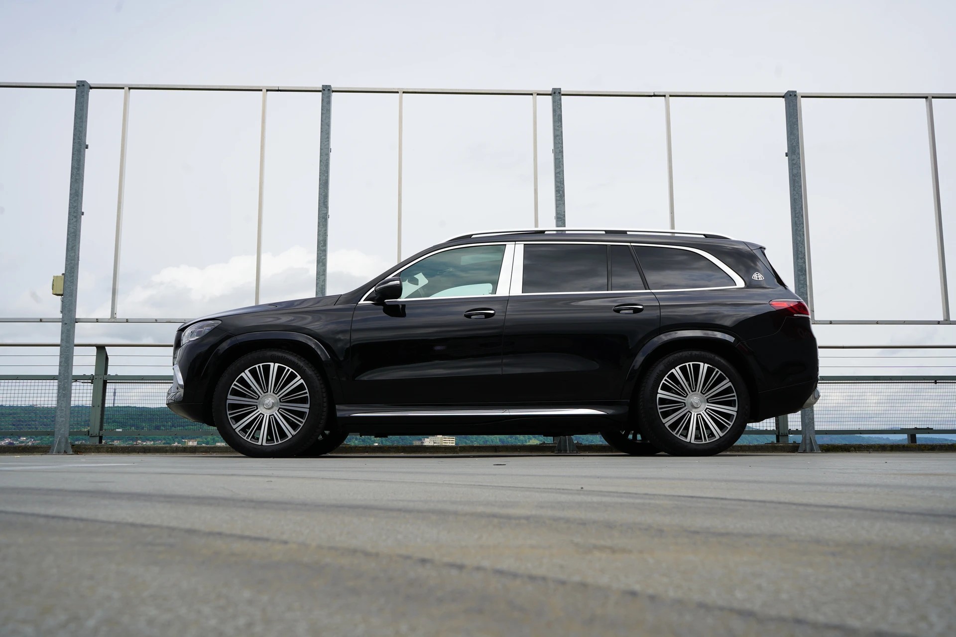 MERCEDES-BENZ GLS MAYBACH 600 9G-TRONIC l 558 PS-showroom-element-1
