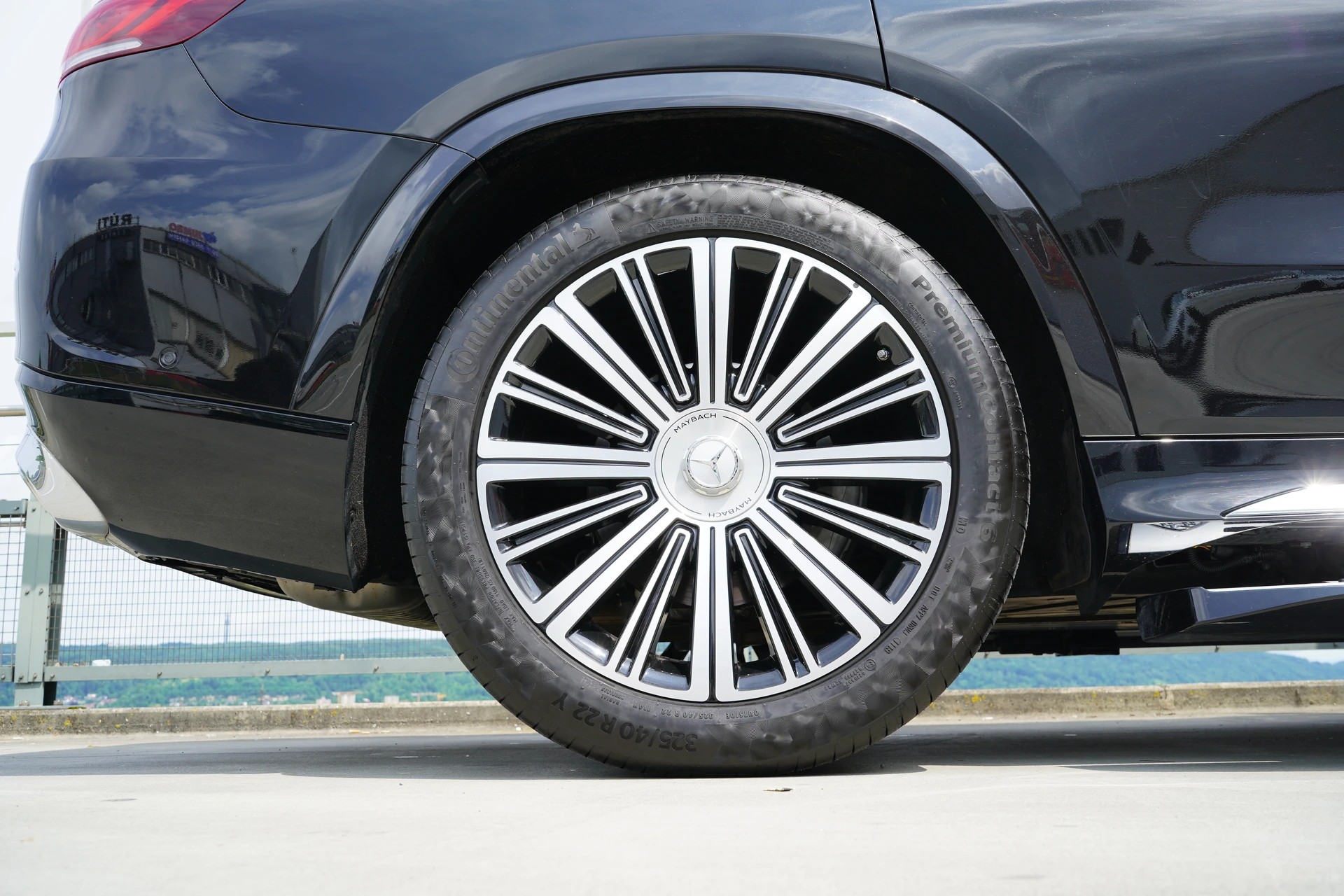 MERCEDES-BENZ GLS MAYBACH 600 9G-TRONIC l 558 PS-image-17