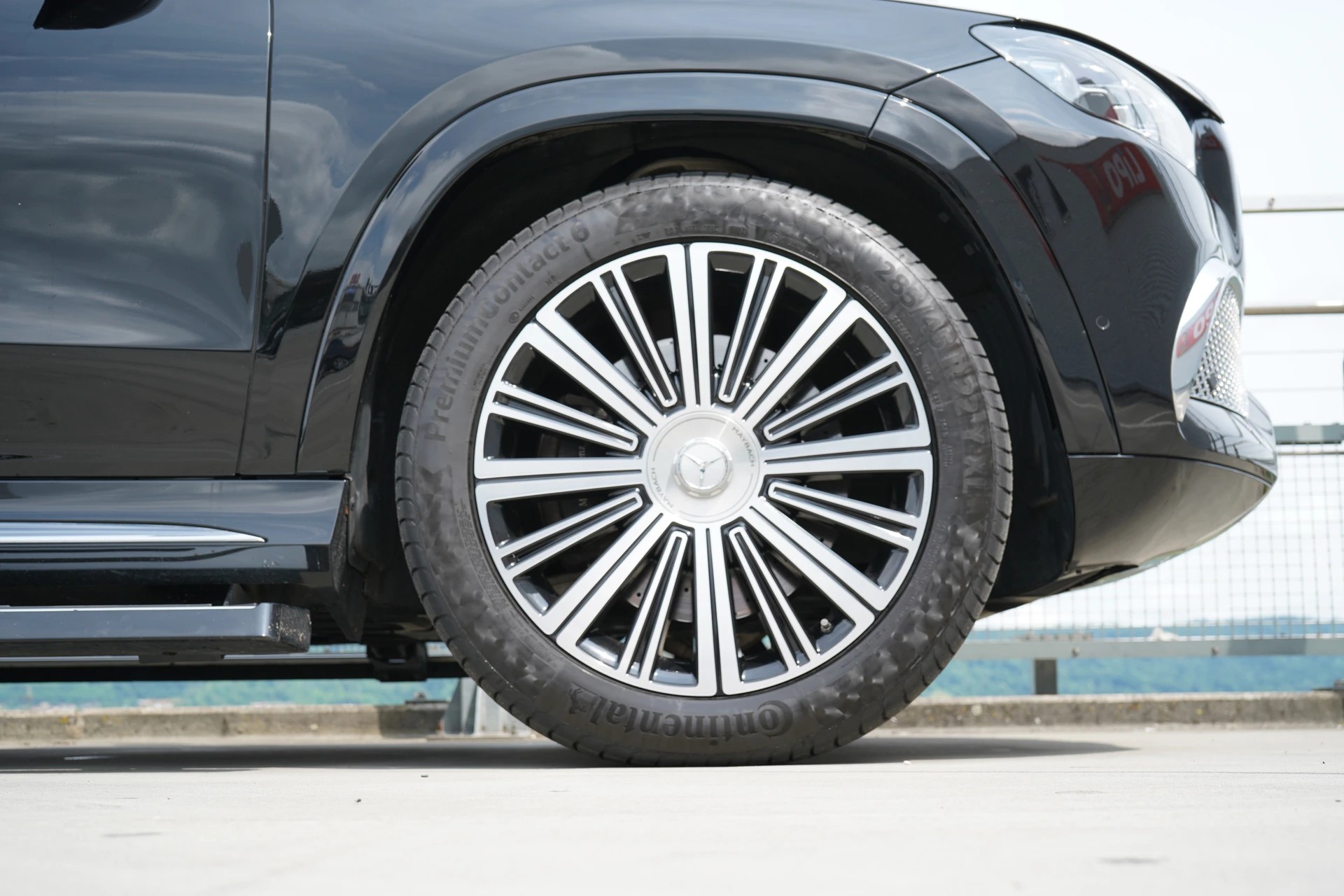 MERCEDES-BENZ GLS MAYBACH 600 9G-TRONIC l 558 PS-image-16