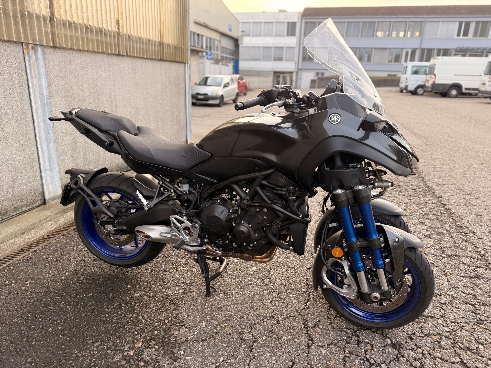 YAMAHA Niken-image-1
