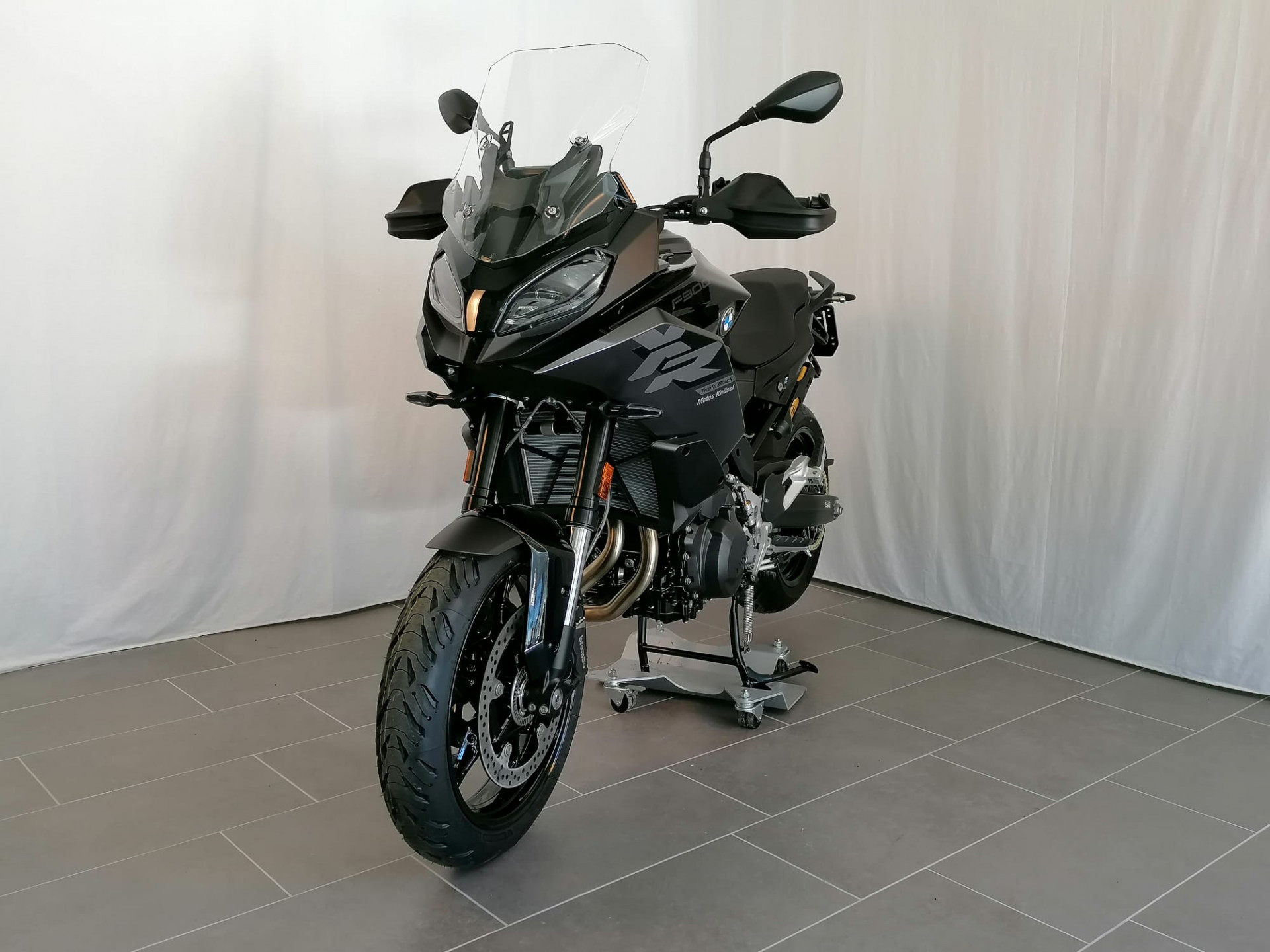 BMW F 900 XR A2 Triple Black-image-2