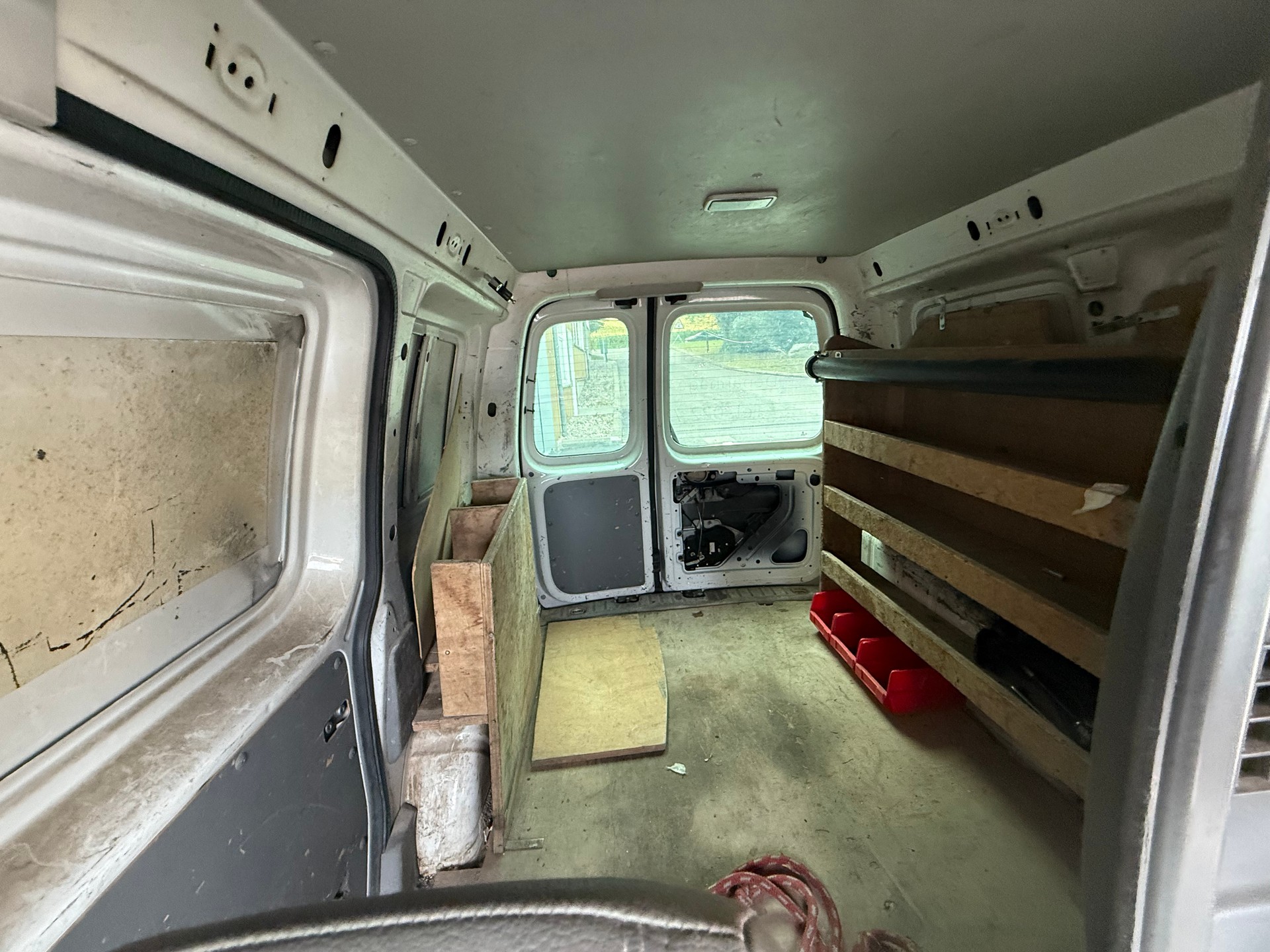 VW Caddy 1.4-image-4