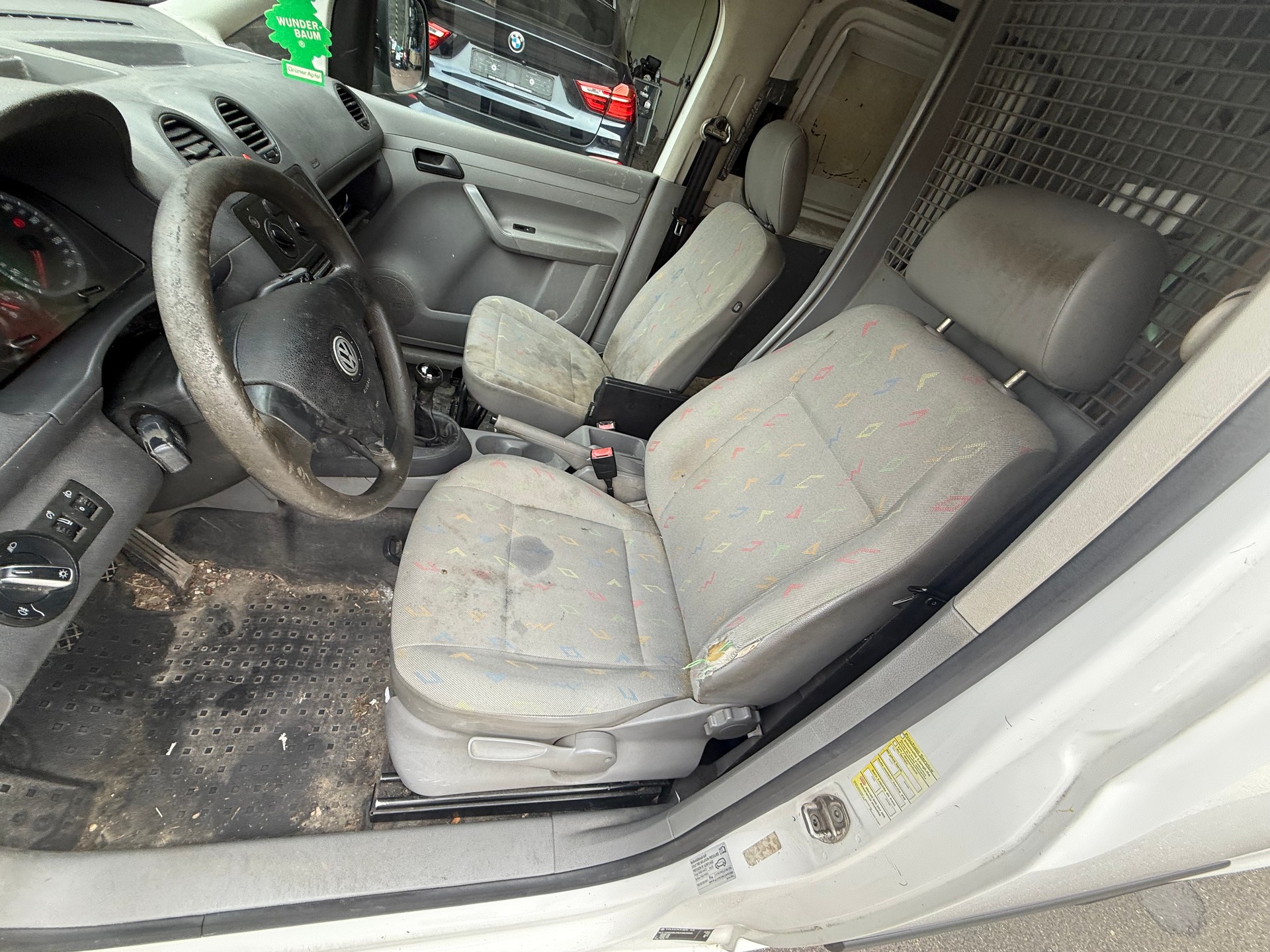 VW Caddy 1.4-image-3