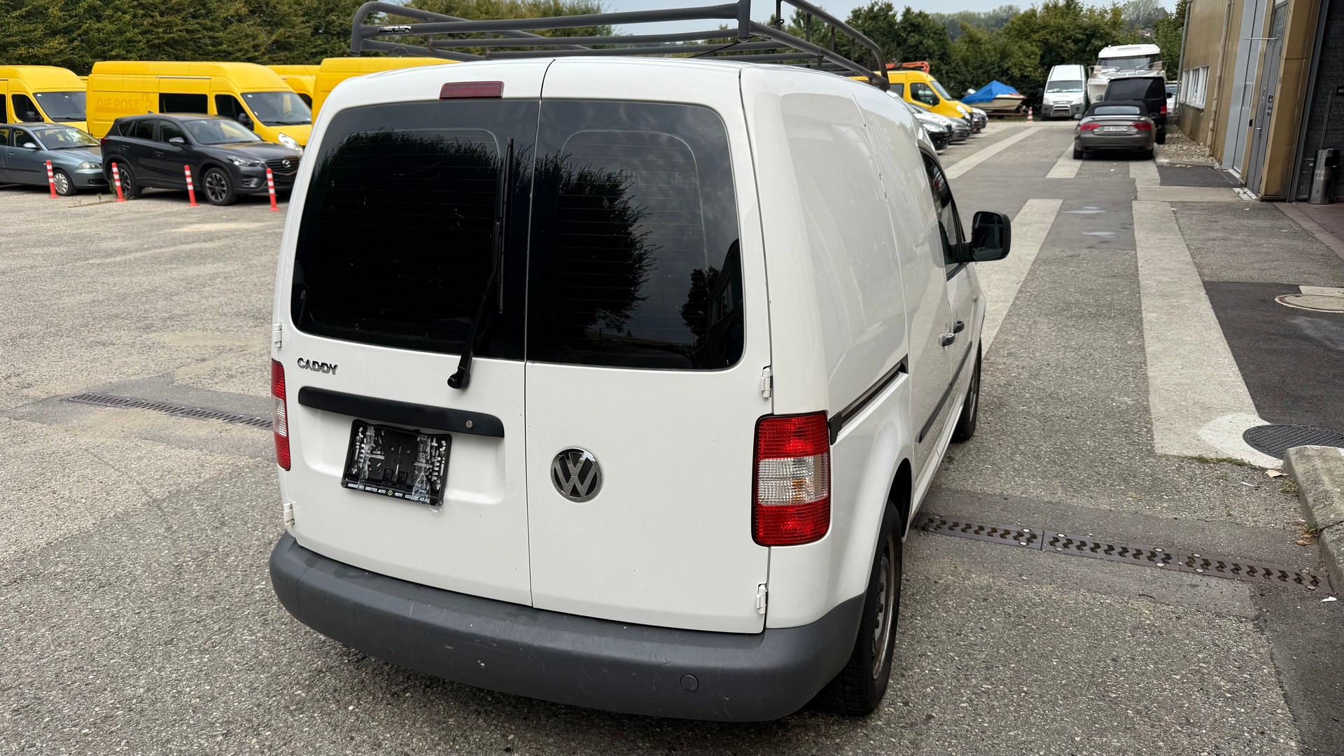 VW Caddy 1.4-image-8