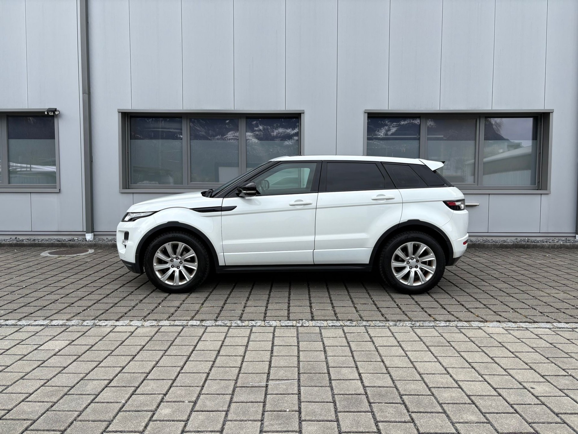 LAND ROVER Range Rover Evoque 2.2 SD4 Prestige AT6-image-14