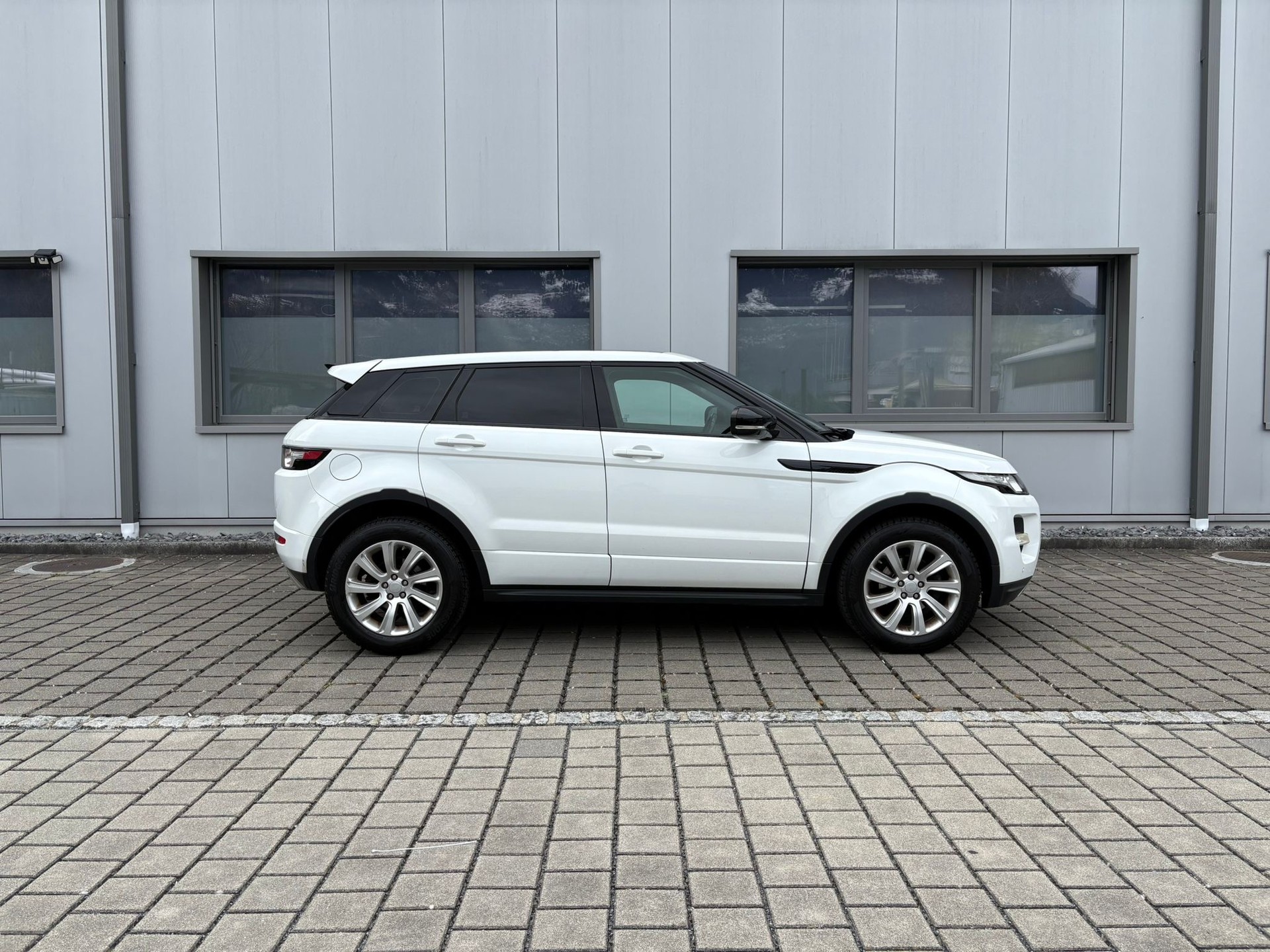 LAND ROVER Range Rover Evoque 2.2 SD4 Prestige AT6-image-8