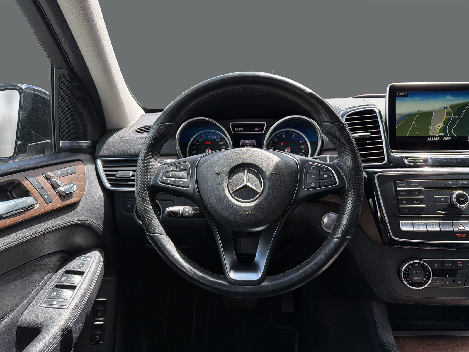 MERCEDES-BENZ GLE 500 e 4Matic-image-9