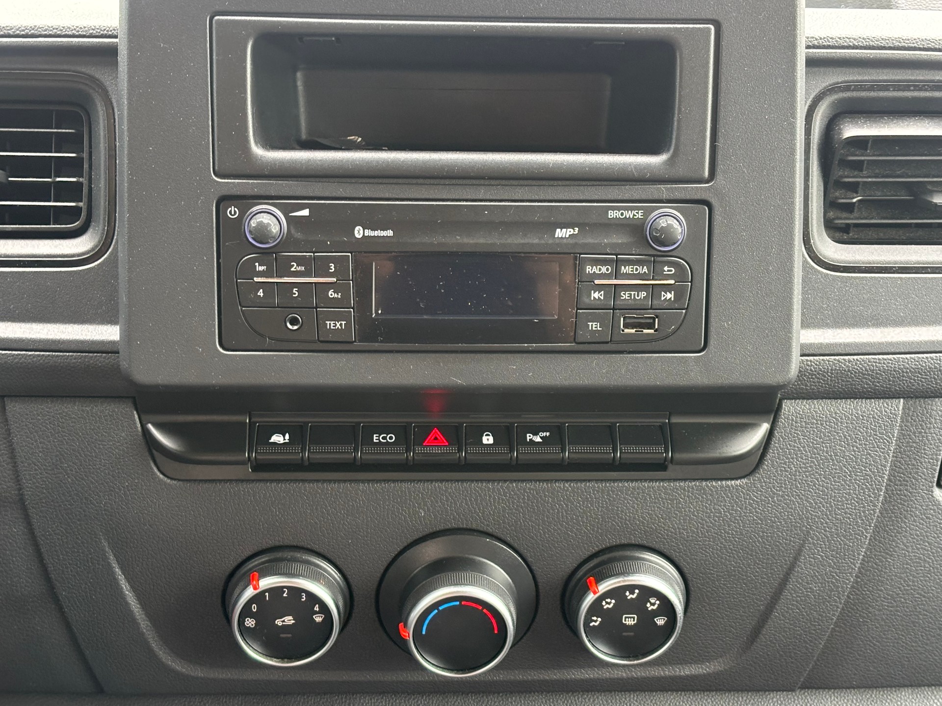 RENAULT Master T35 2.3dCi 135 L3H3-image-13