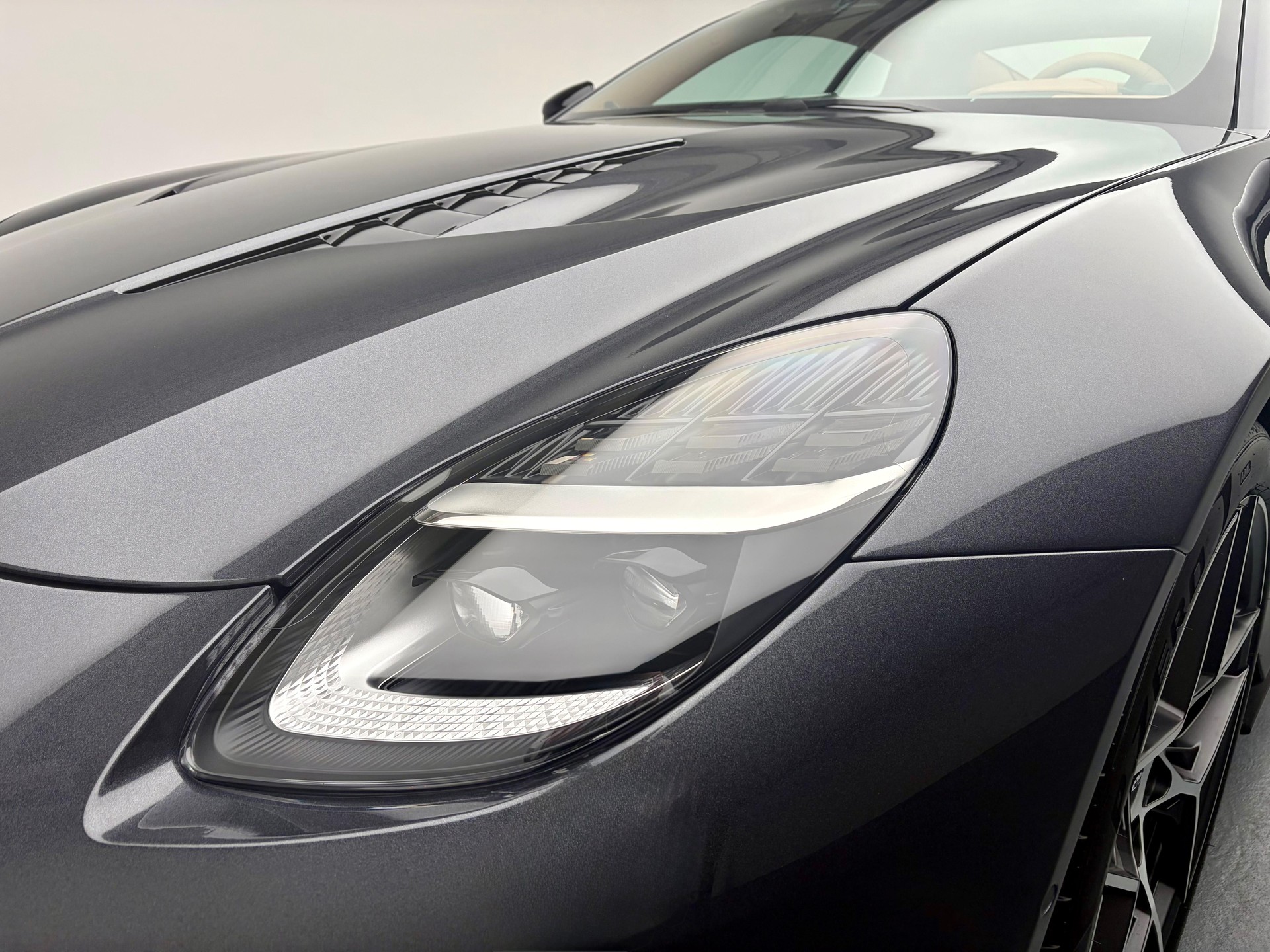 ASTON MARTIN Vanquish 5.2 V12 Bi-Turbo-image-20