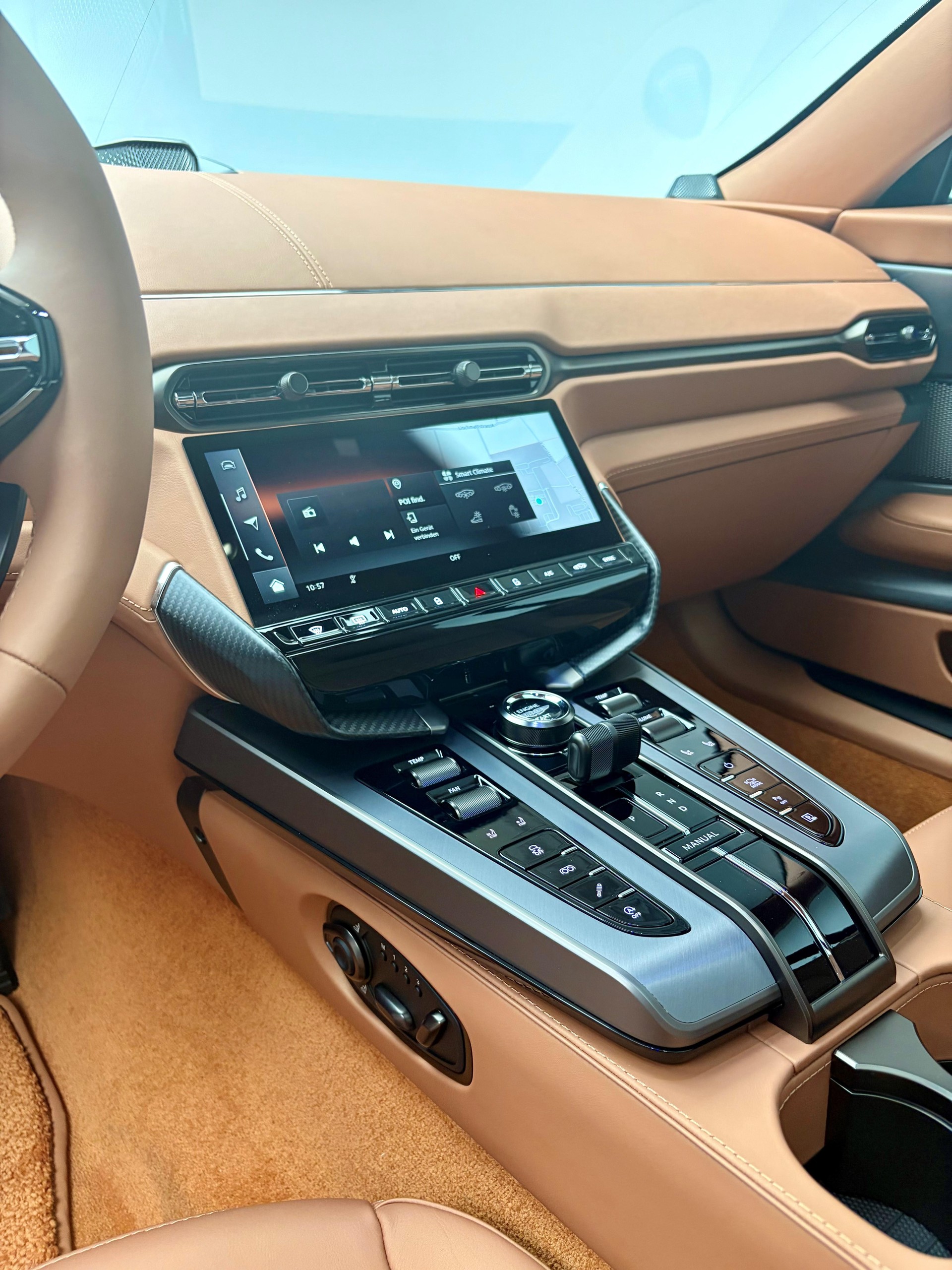 ASTON MARTIN Vanquish 5.2 V12 Bi-Turbo-image-8