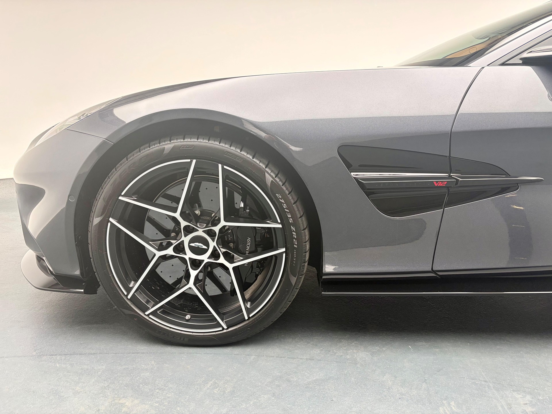 ASTON MARTIN Vanquish 5.2 V12 Bi-Turbo-image-23