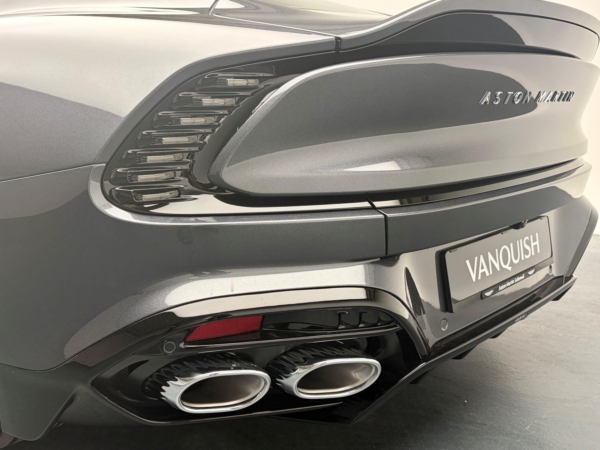 ASTON MARTIN Vanquish 5.2 V12 Bi-Turbo-image-30