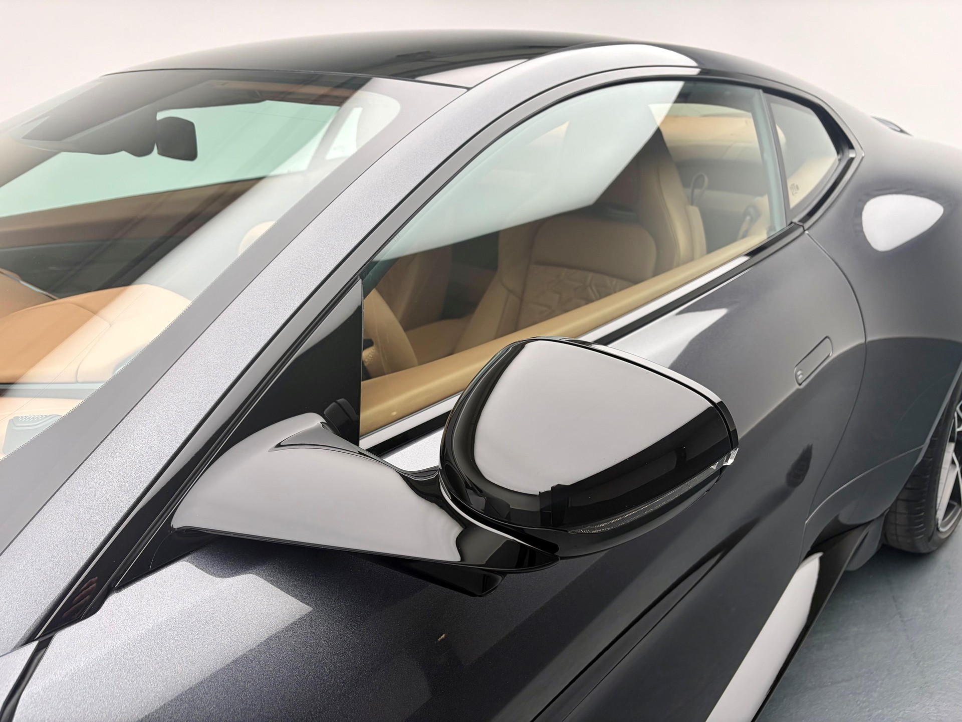 ASTON MARTIN Vanquish 5.2 V12 Bi-Turbo-image-22