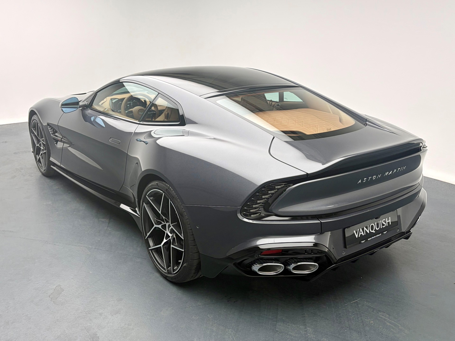 ASTON MARTIN Vanquish 5.2 V12 Bi-Turbo-showroom-element-2