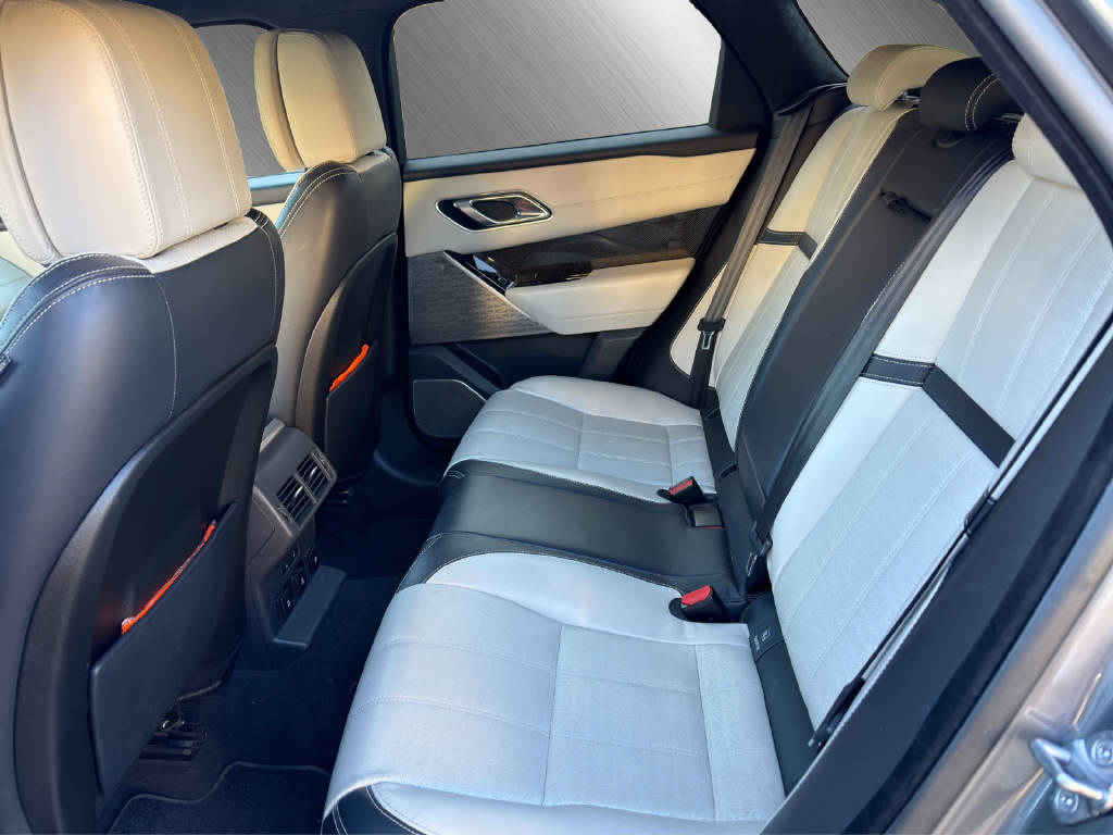 LAND ROVER Range Rover Velar 3.0 D 300 First Edition-image-14