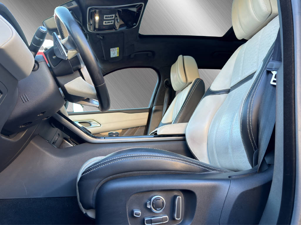 LAND ROVER Range Rover Velar 3.0 D 300 First Edition-image-10