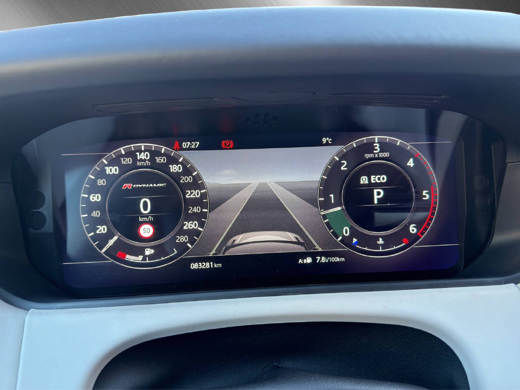 LAND ROVER Range Rover Velar 3.0 D 300 First Edition-image-12