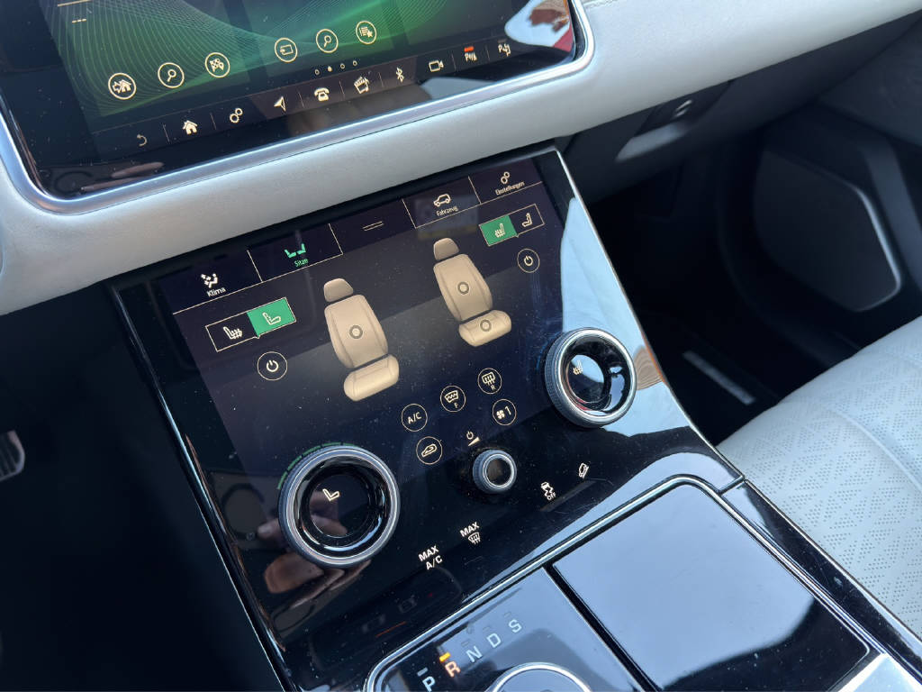 LAND ROVER Range Rover Velar 3.0 D 300 First Edition-image-11