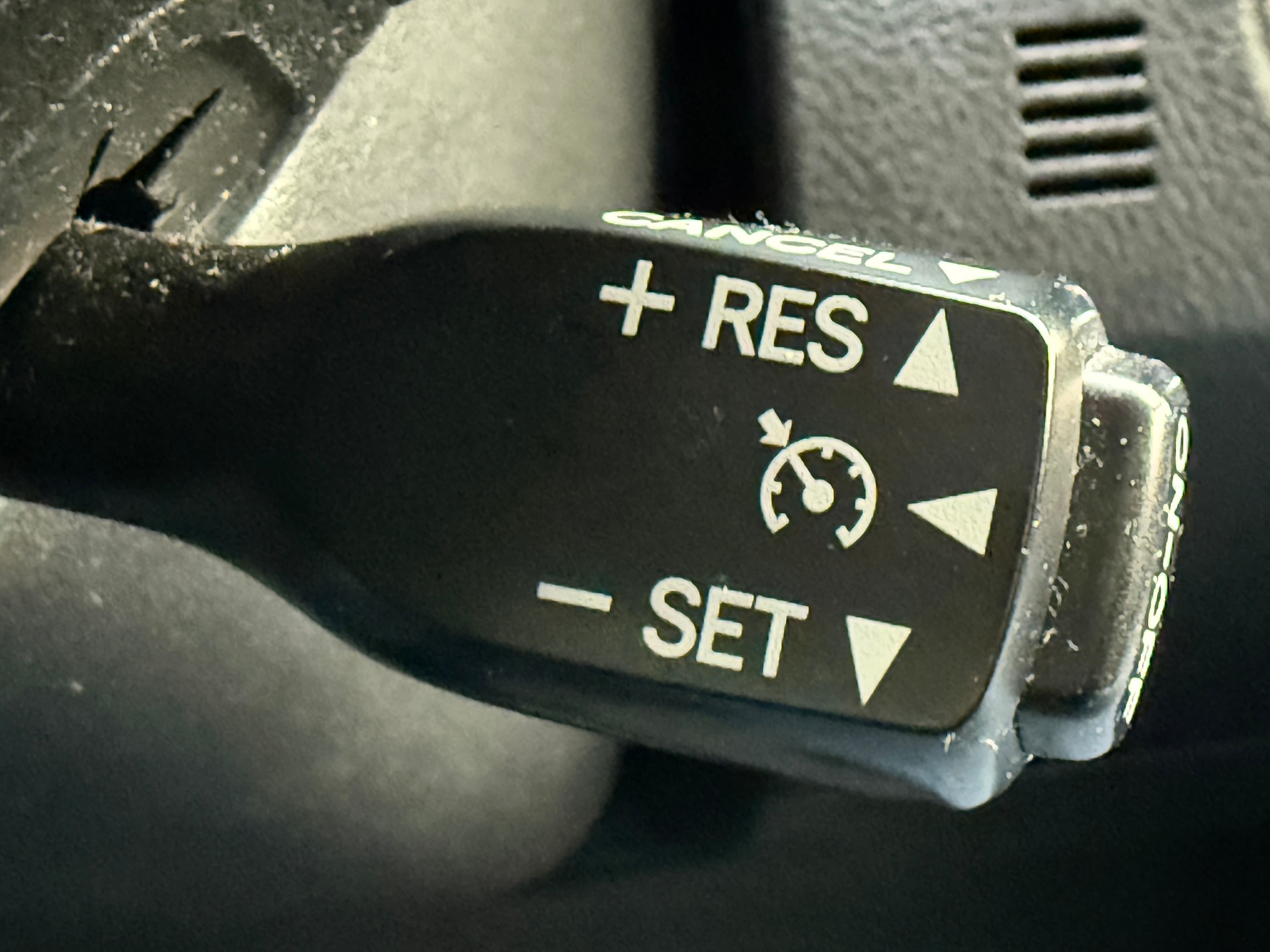 TOYOTA Auris 1.8 HSD Sol e-CVT-image-8
