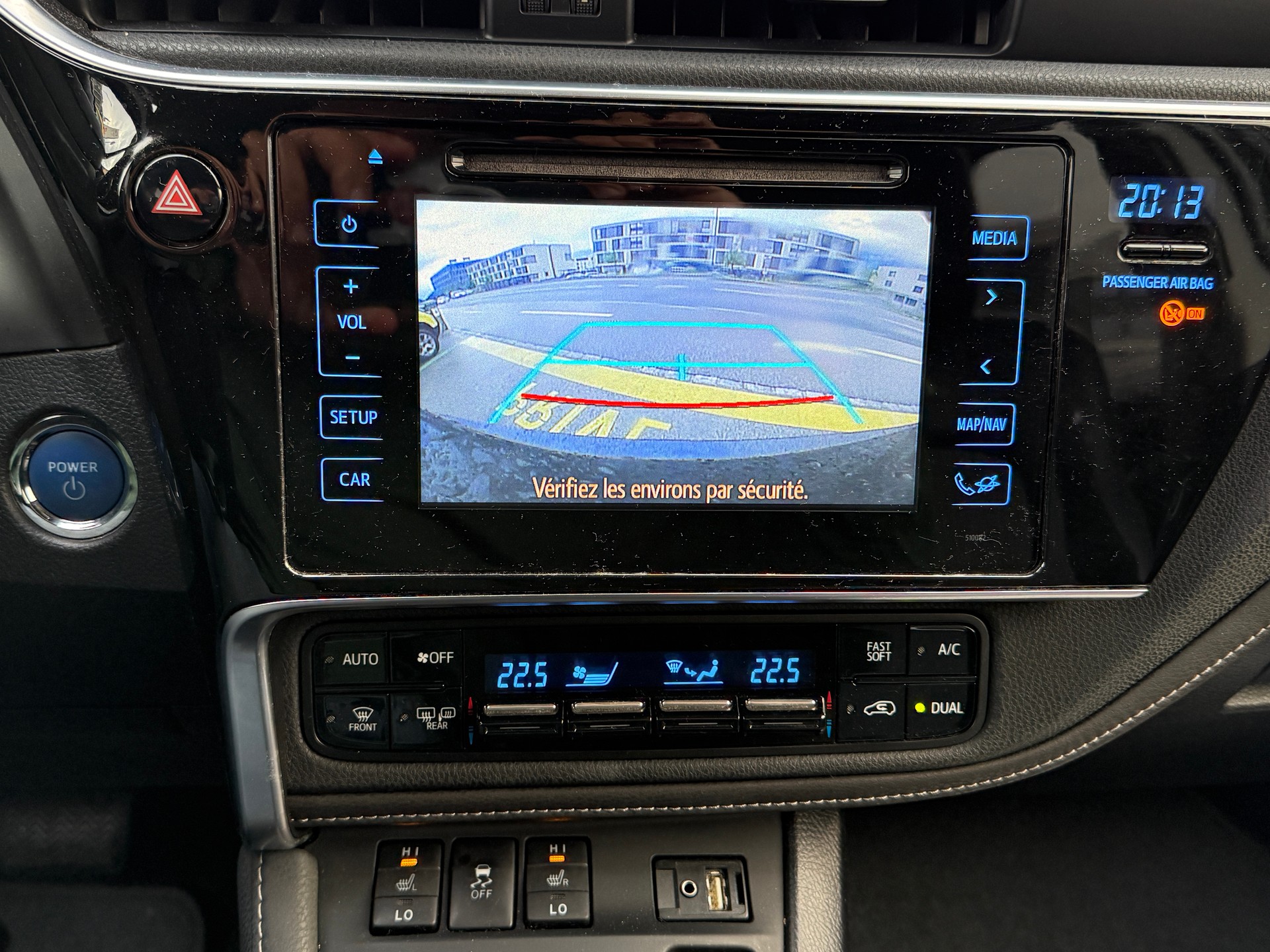 TOYOTA Auris 1.8 HSD Sol e-CVT-image-9
