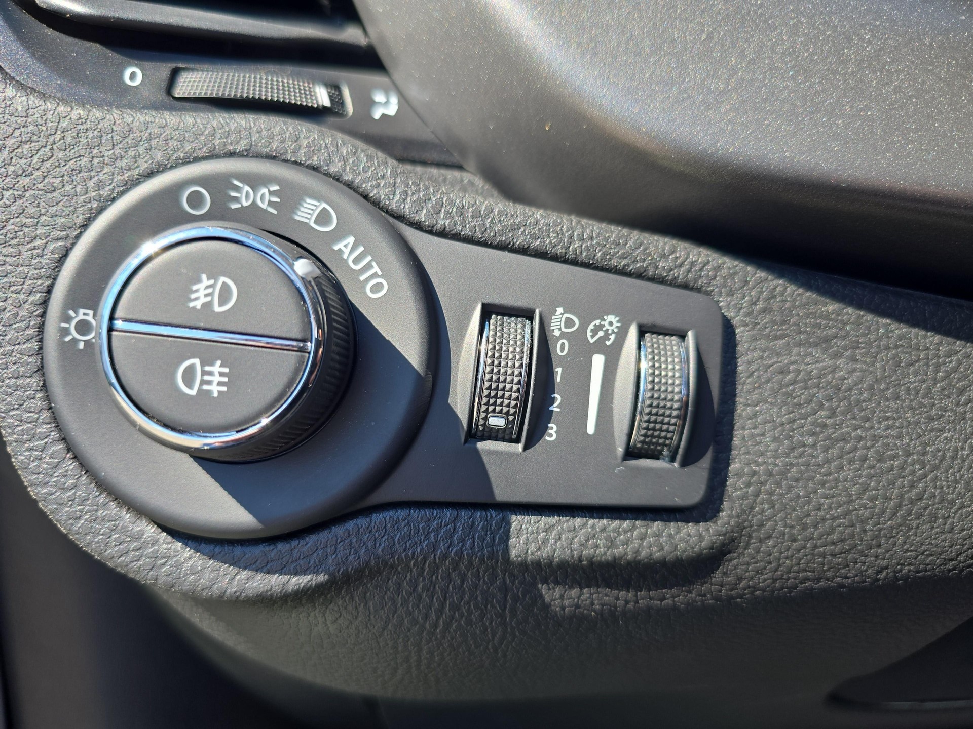 FIAT 500 X 1.5 Hybrid Dolcevita Swiss Edition / ab 3,99% Leasing bei Abschluss einer Protect Autoversicherung-image-17