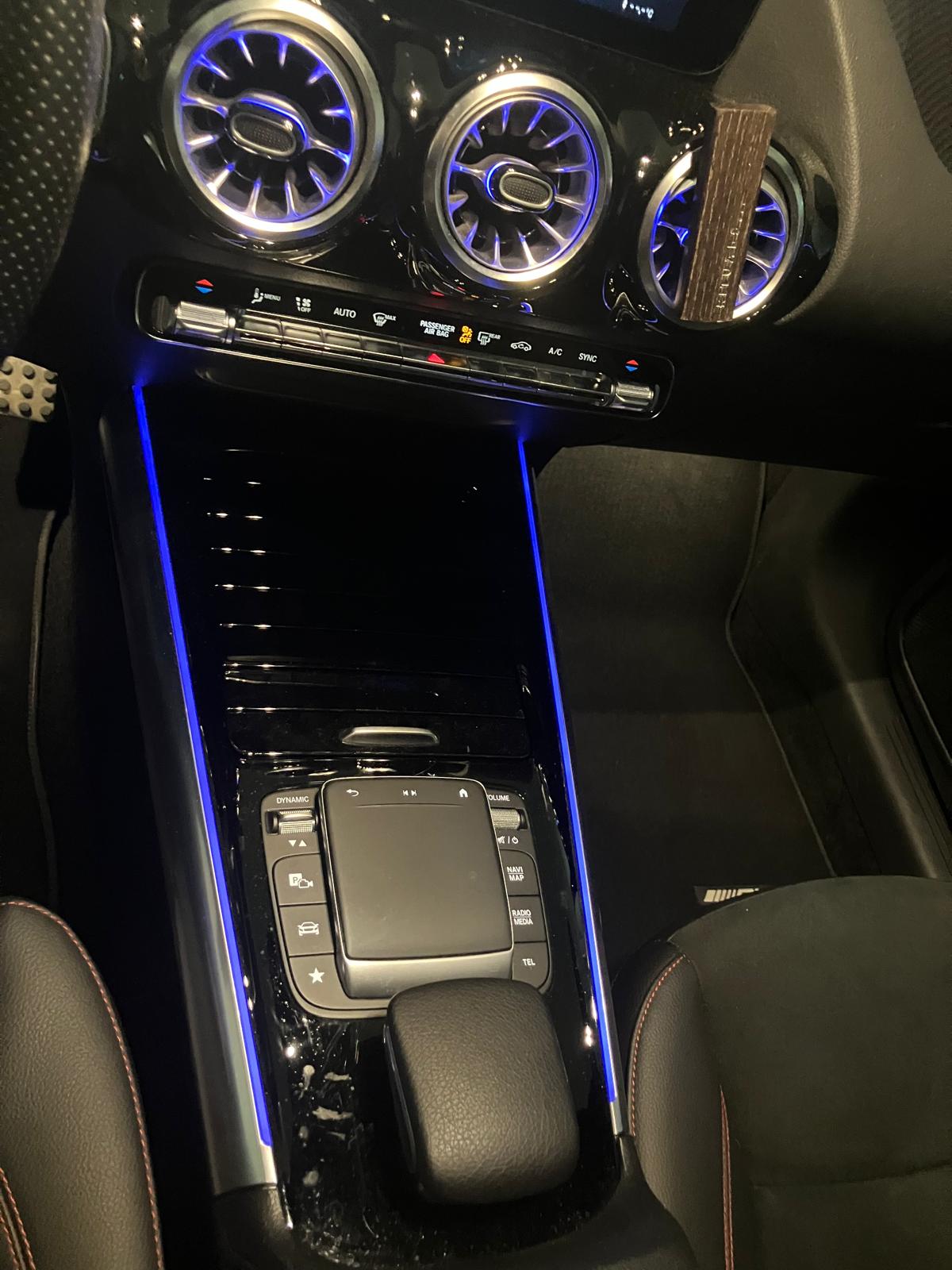 MERCEDES-BENZ GLA 250 AMG Line 4matic-image-14
