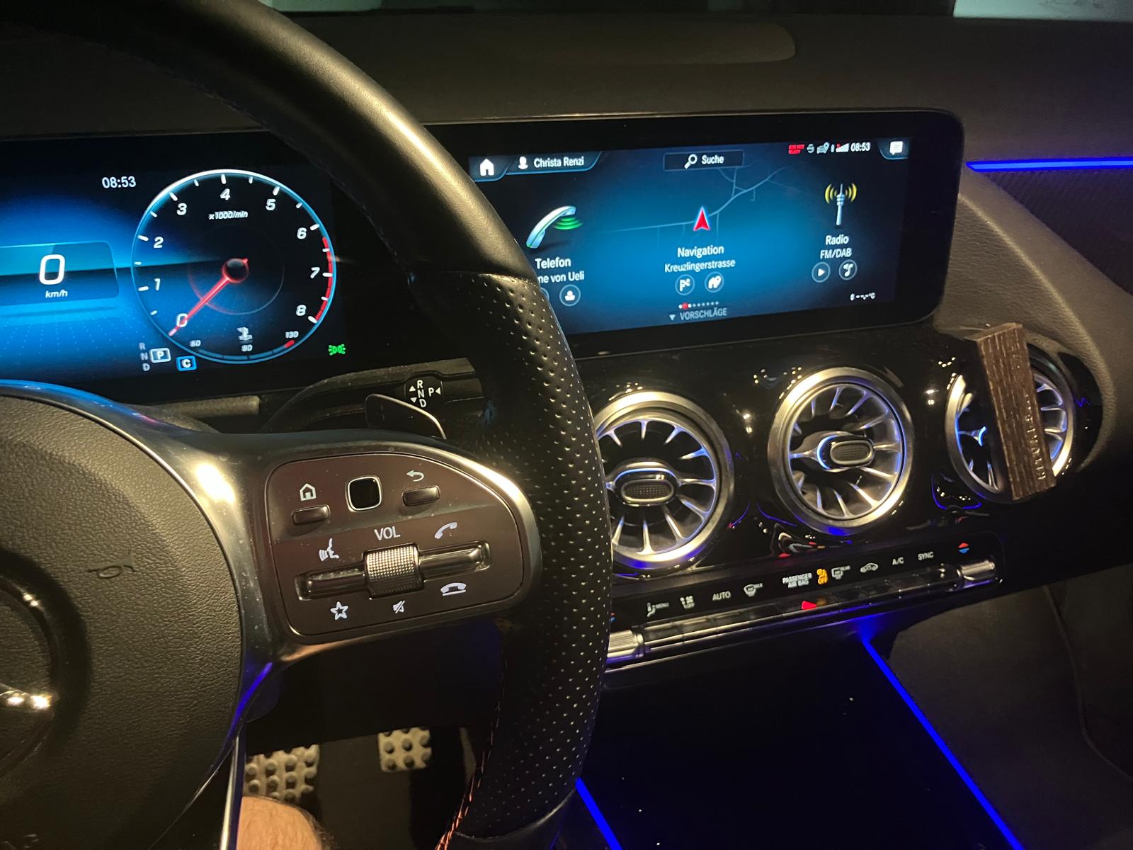 MERCEDES-BENZ GLA 250 AMG Line 4matic-image-11