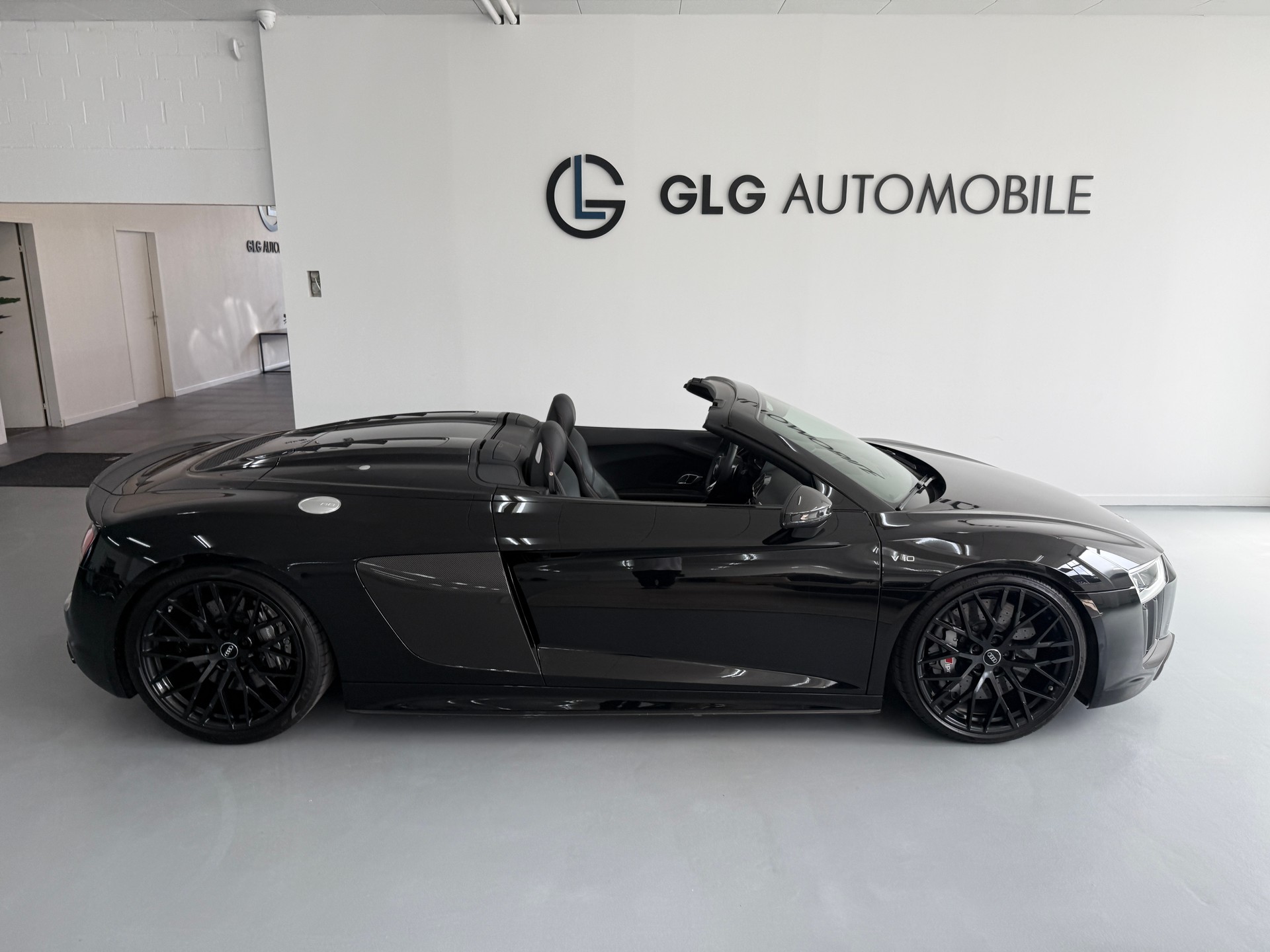 AUDI R8 Spyder 5.2 V10 plus S-Tronic-image-7