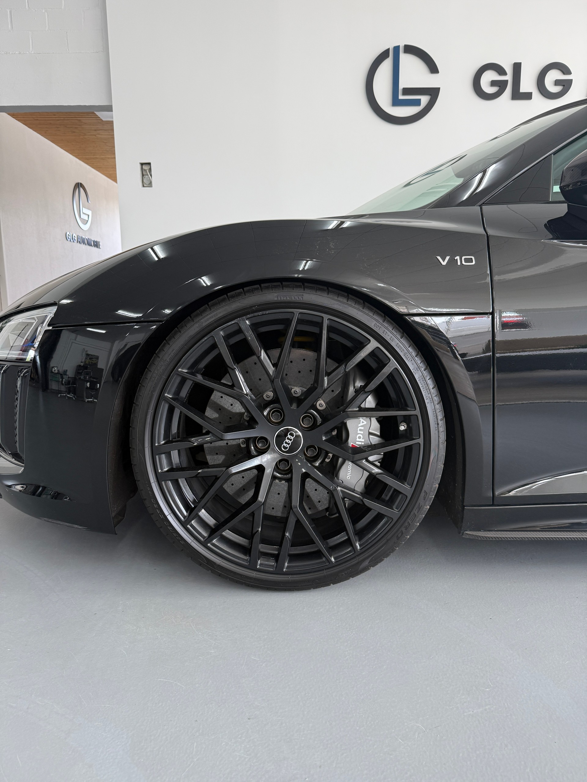 AUDI R8 Spyder 5.2 V10 plus S-Tronic-image-5