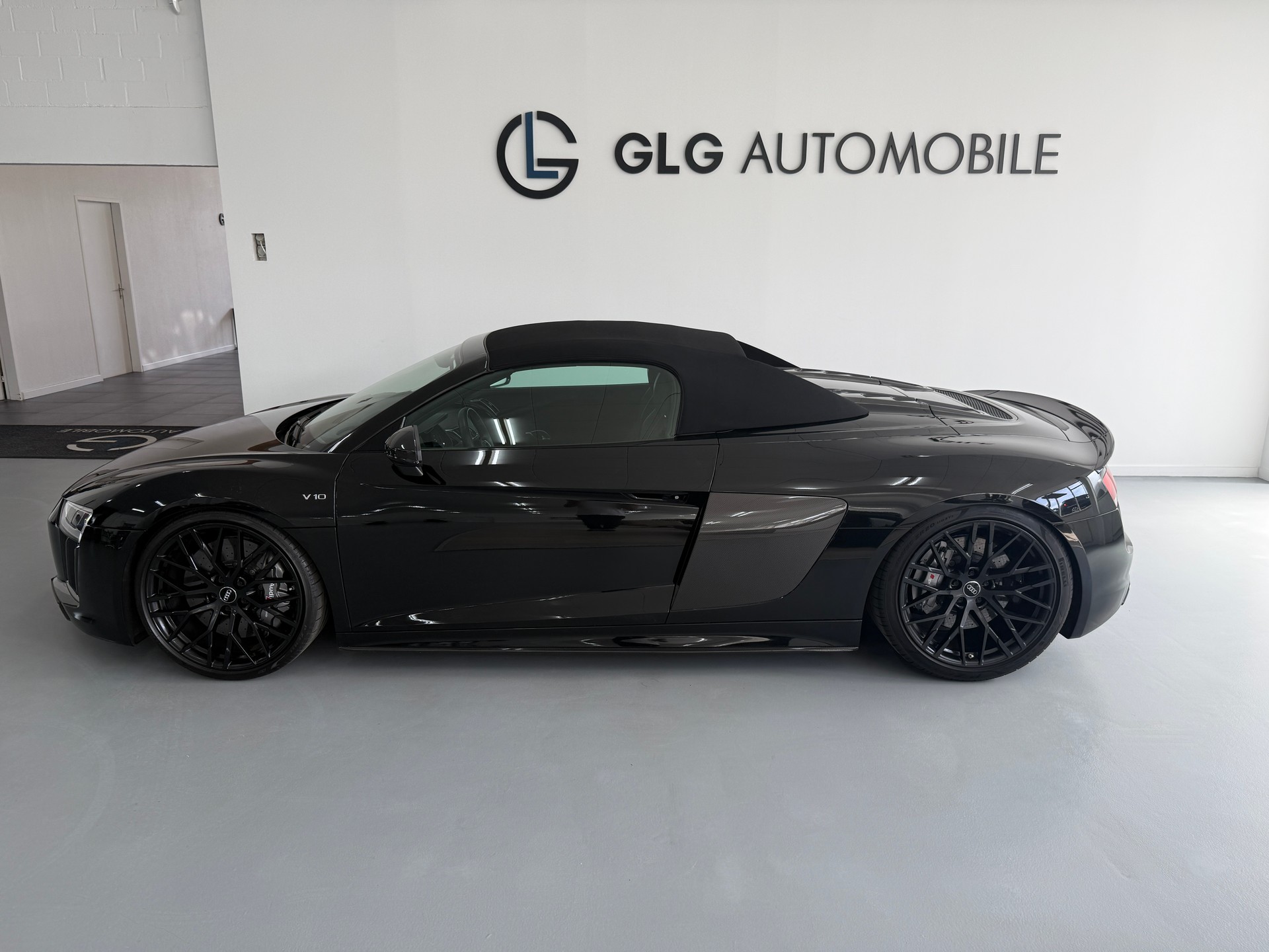 AUDI R8 Spyder 5.2 V10 plus S-Tronic-showroom-element-3