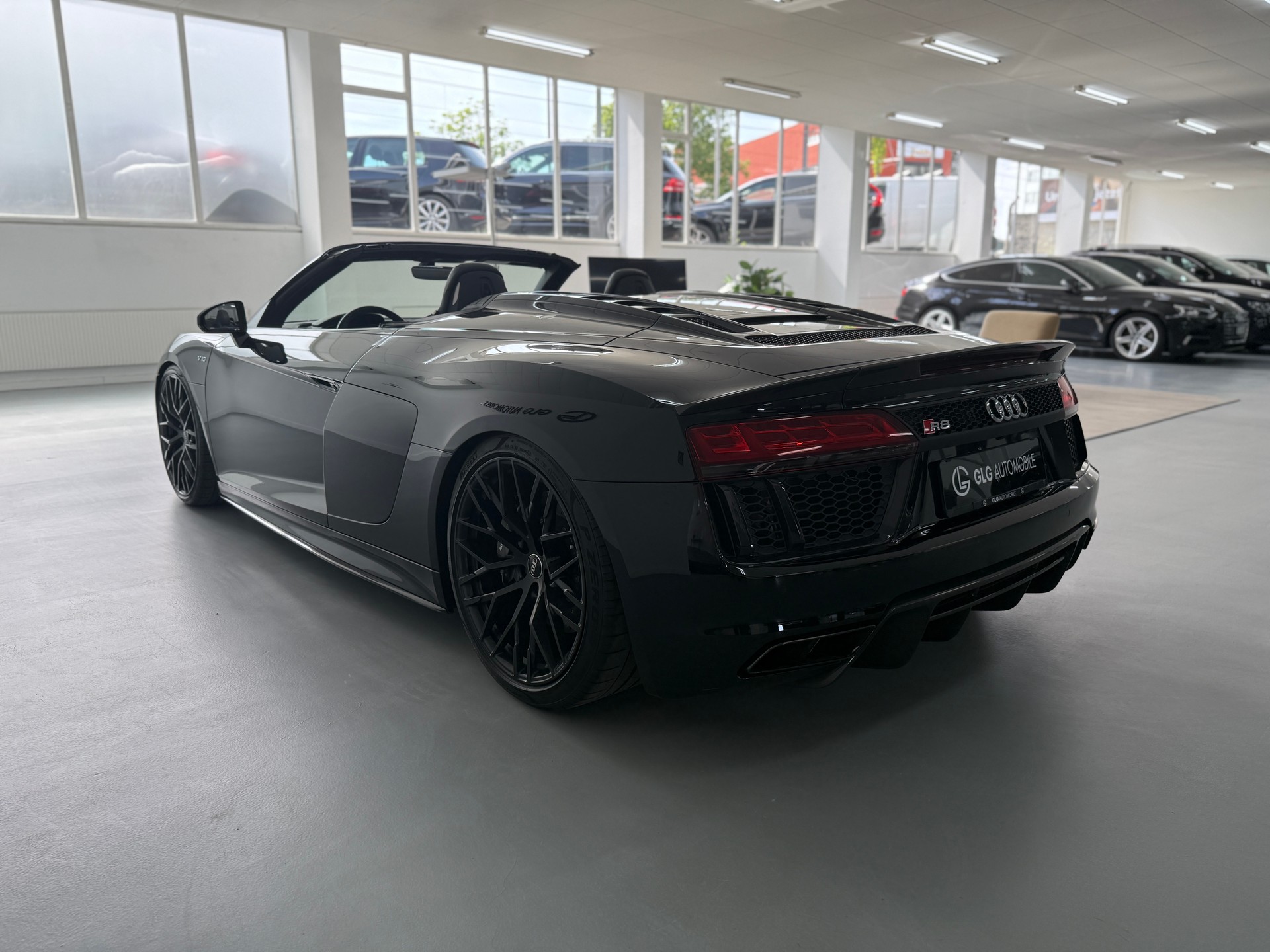 AUDI R8 Spyder 5.2 V10 plus S-Tronic-image-8