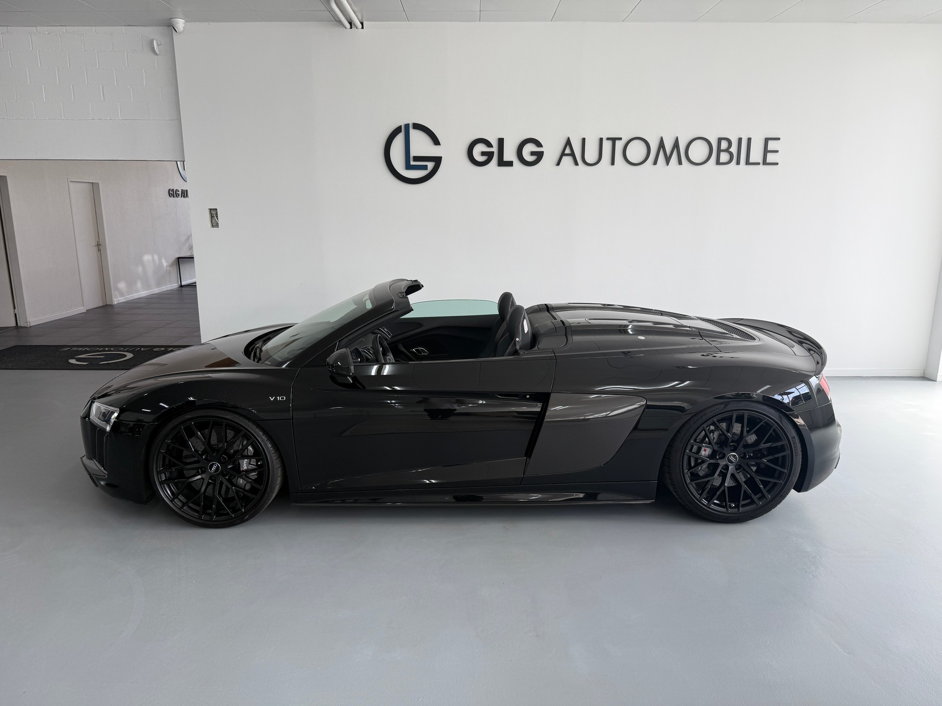 AUDI R8 Spyder 5.2 V10 plus S-Tronic-showroom-element-1