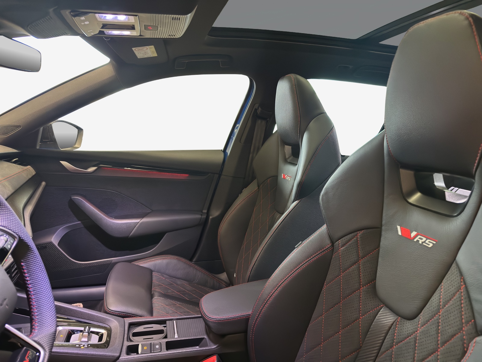 SKODA Octavia Combi 2.0 TSI DSG RS-image-20