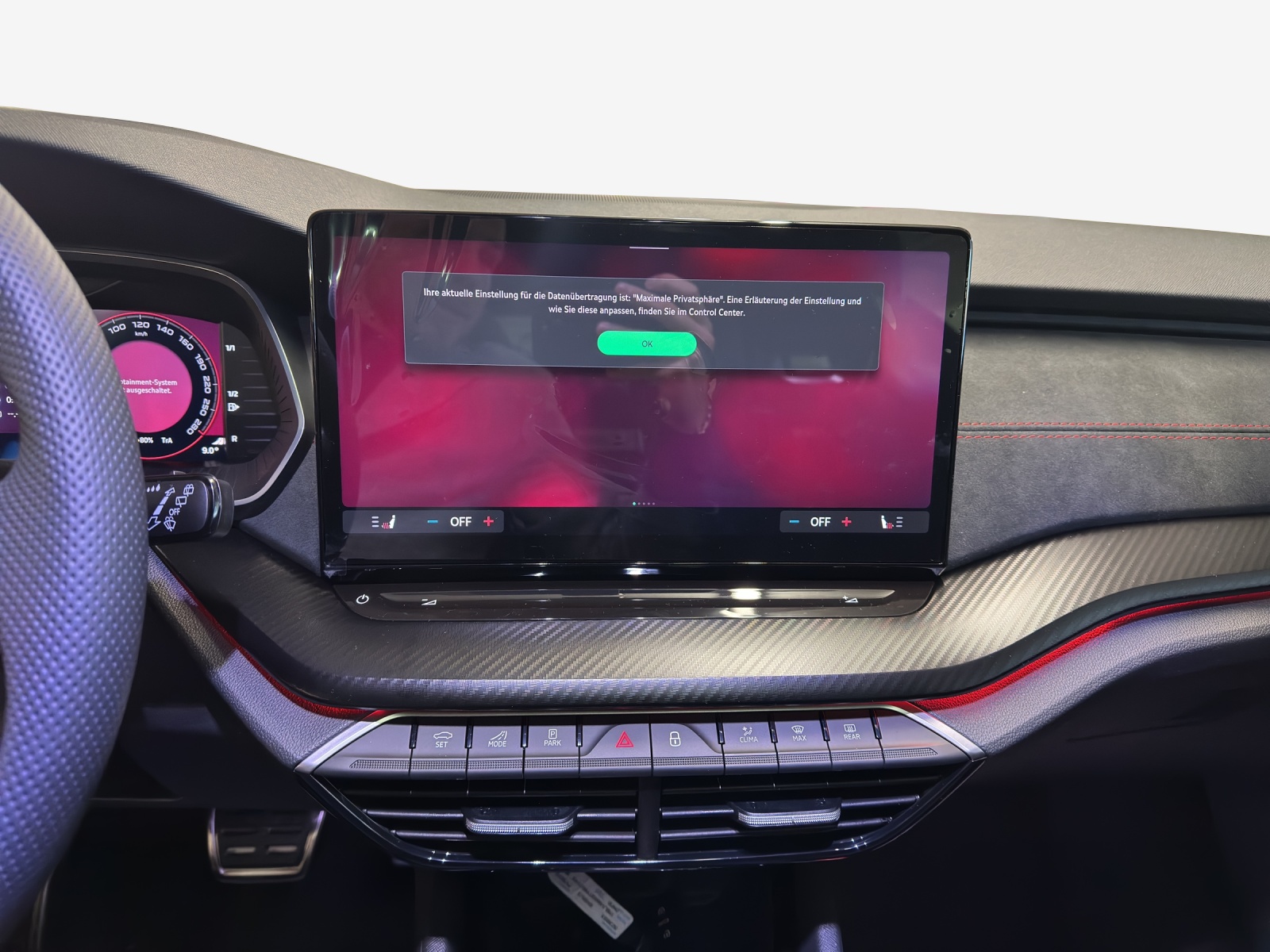SKODA Octavia Combi 2.0 TSI DSG RS-image-23