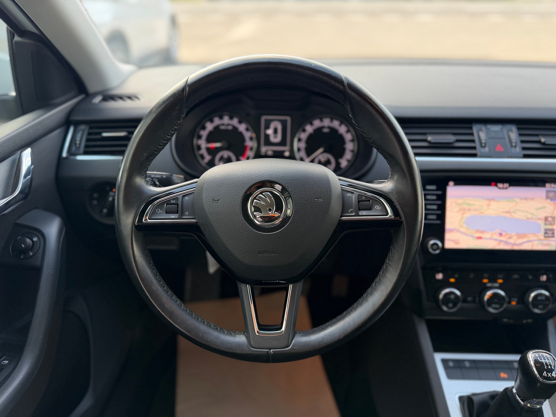 SKODA Octavia Combi 2.0 TDI Ambition 4x4 AHK 2.0T-image-15
