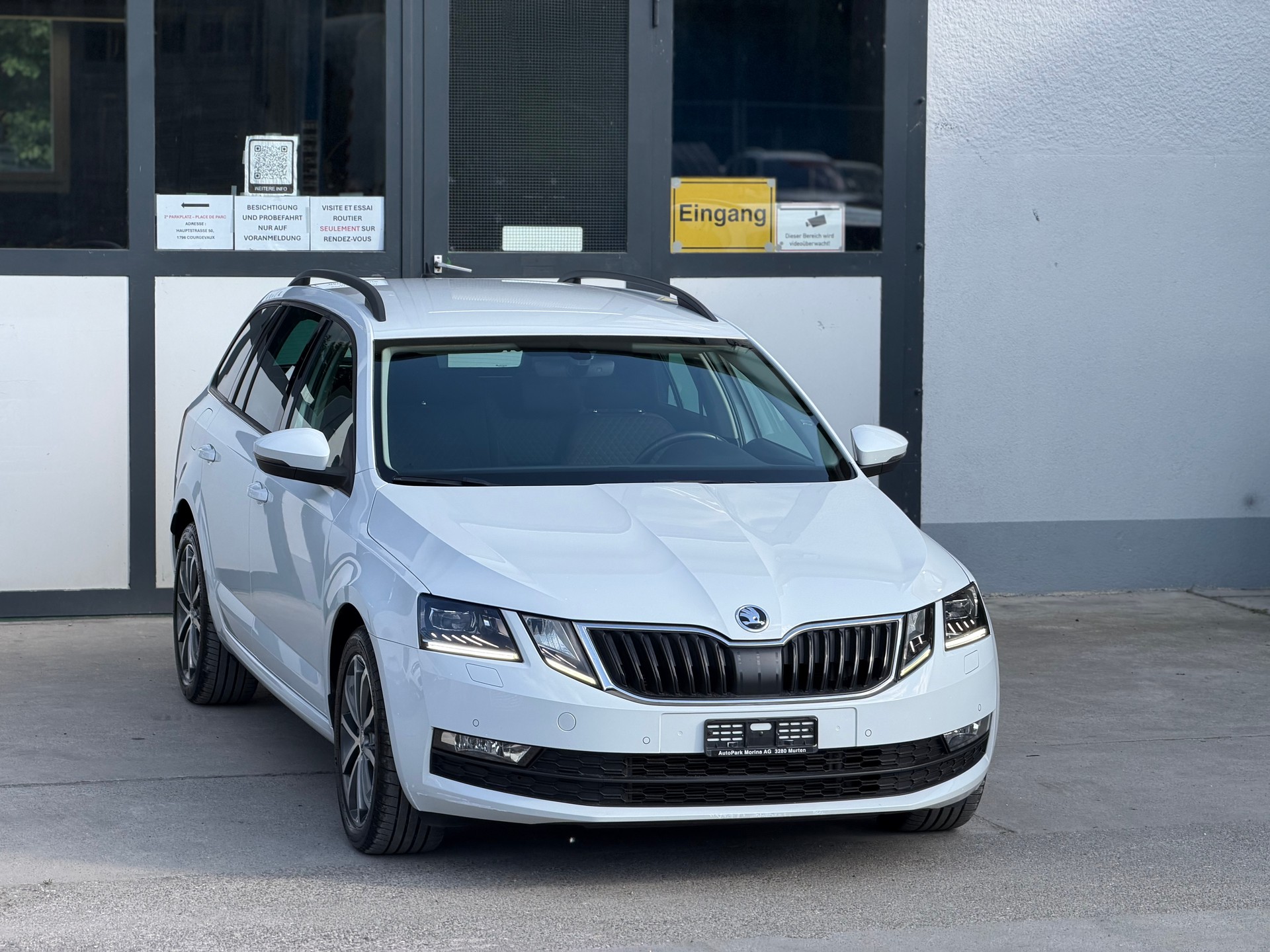 SKODA Octavia Combi 2.0 TDI Ambition 4x4 AHK 2.0T-showroom-element-3
