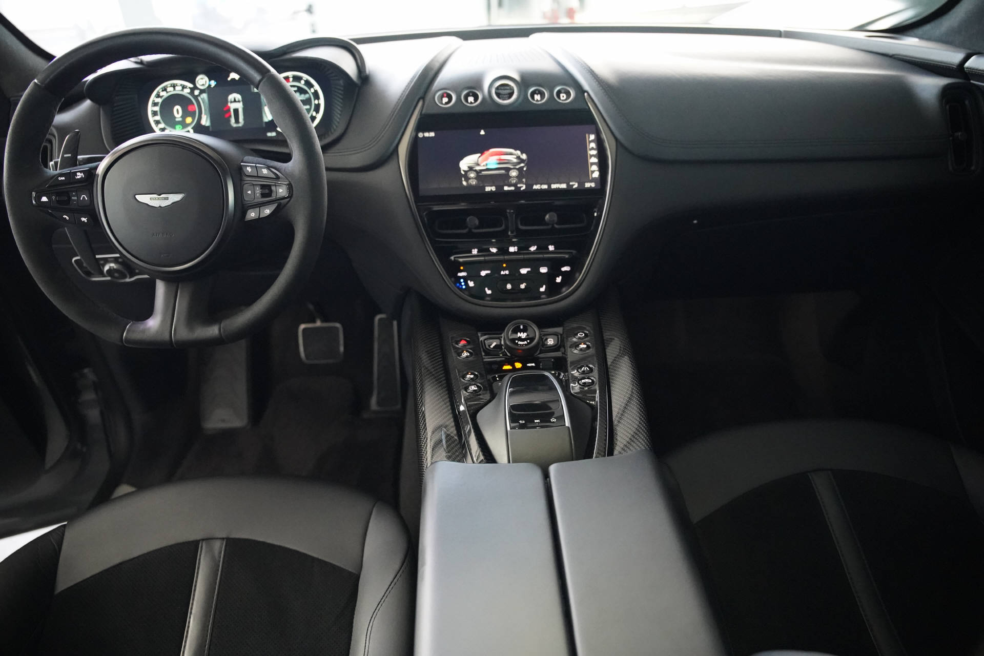 ASTON MARTIN DBX 707-image-11