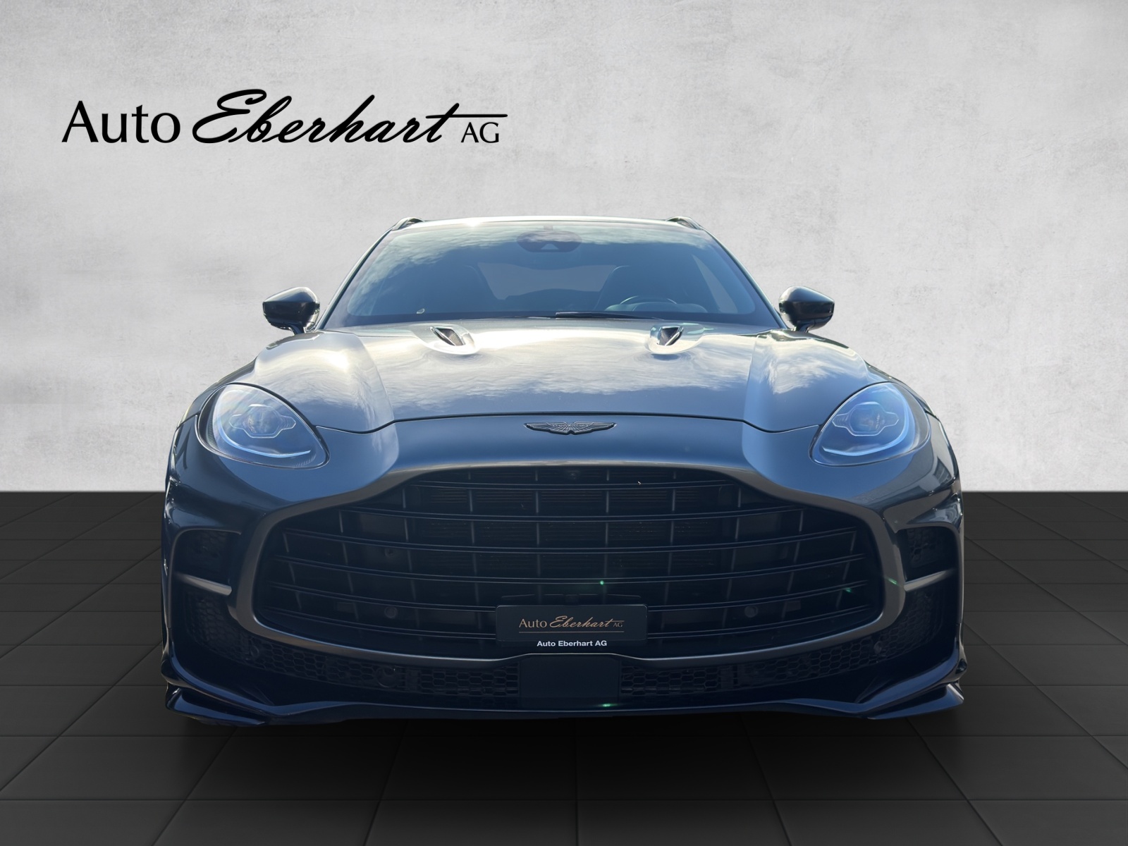 ASTON MARTIN DBX 707-showroom-element-3