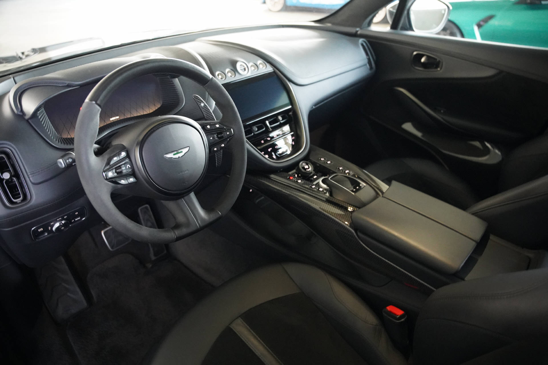 ASTON MARTIN DBX 707-image-6
