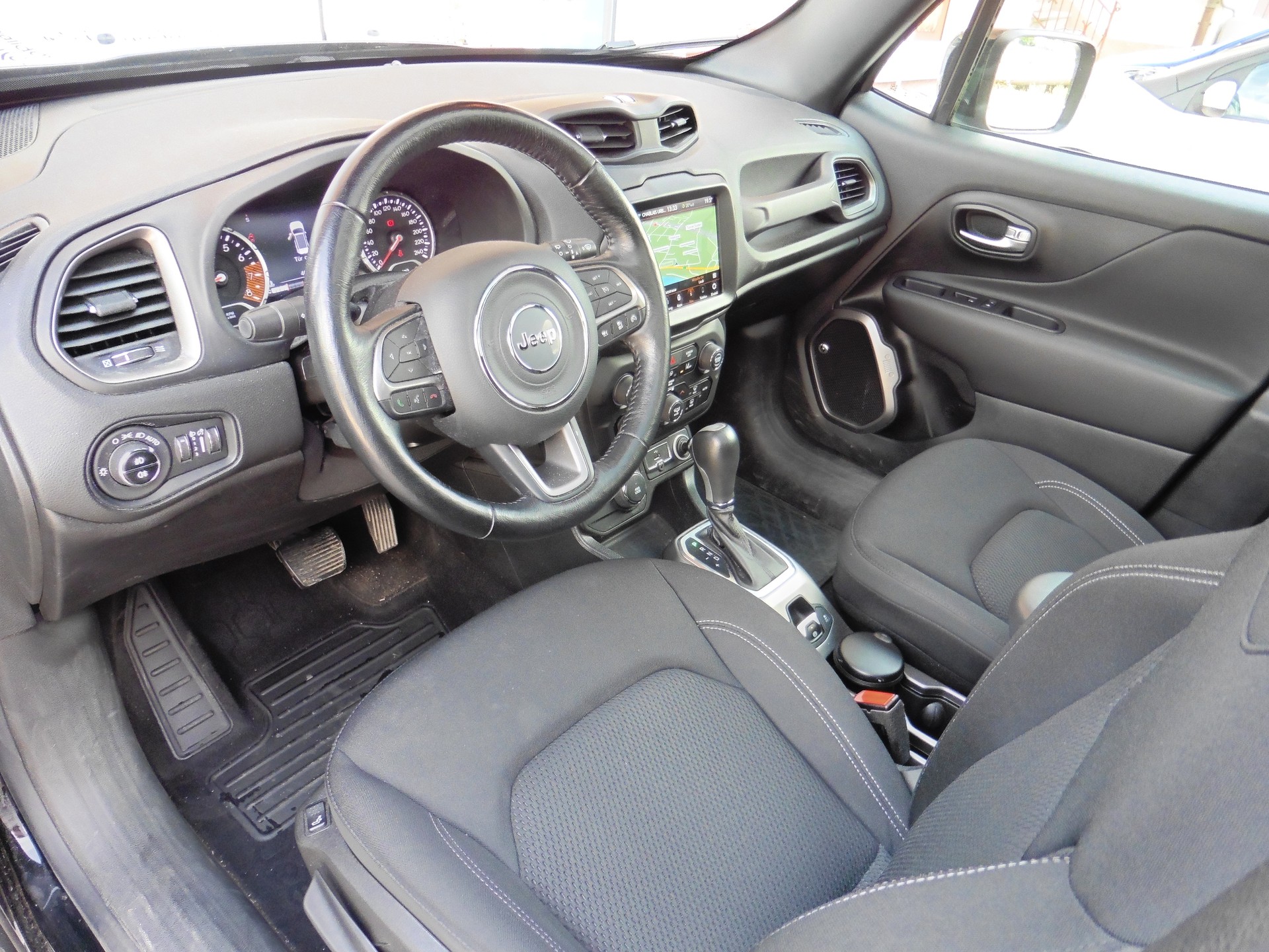 JEEP Renegade 1.3 Turbo S AWD-image-18