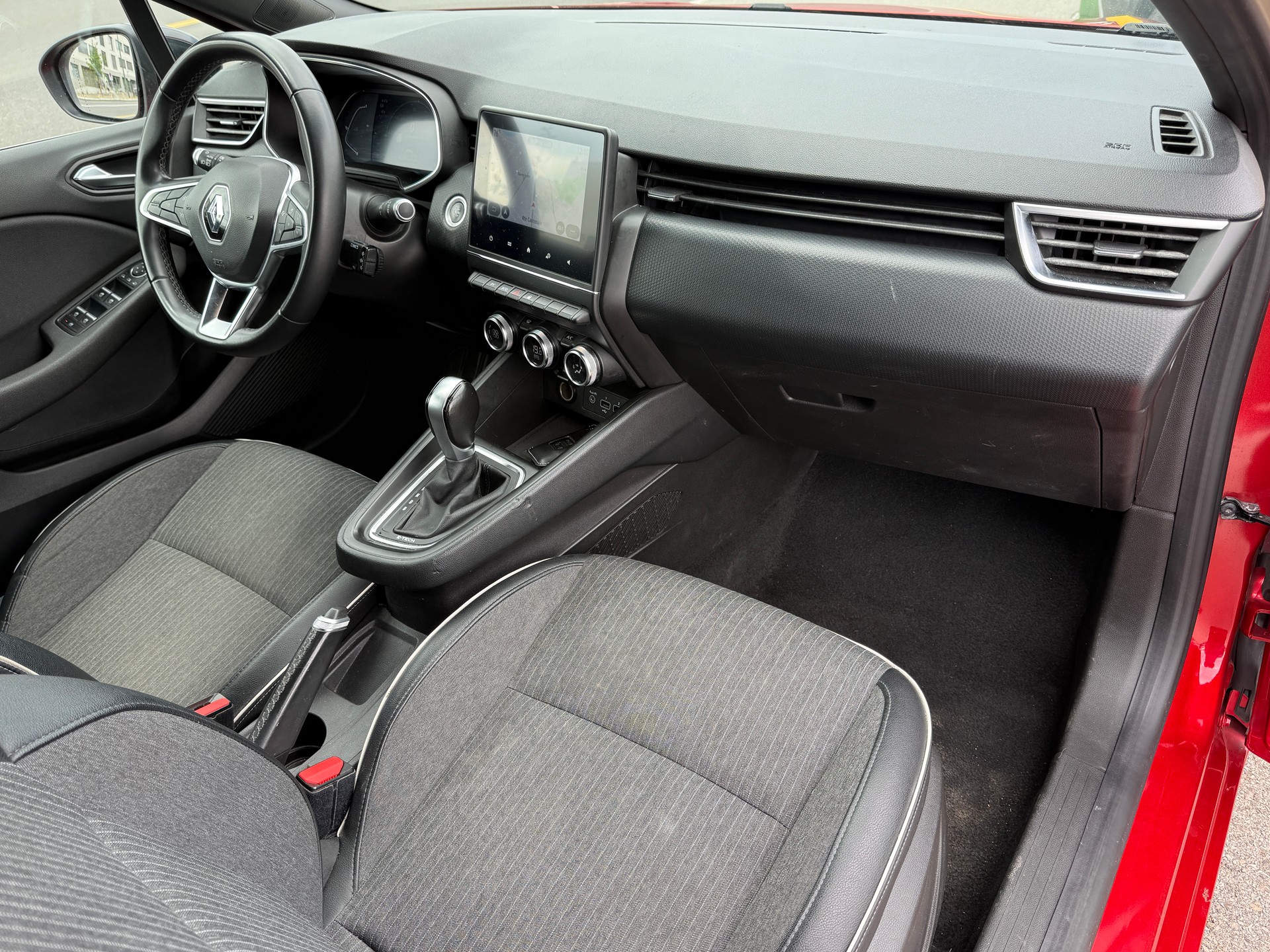 RENAULT Clio 1.6 E-Tech Intens-image-13