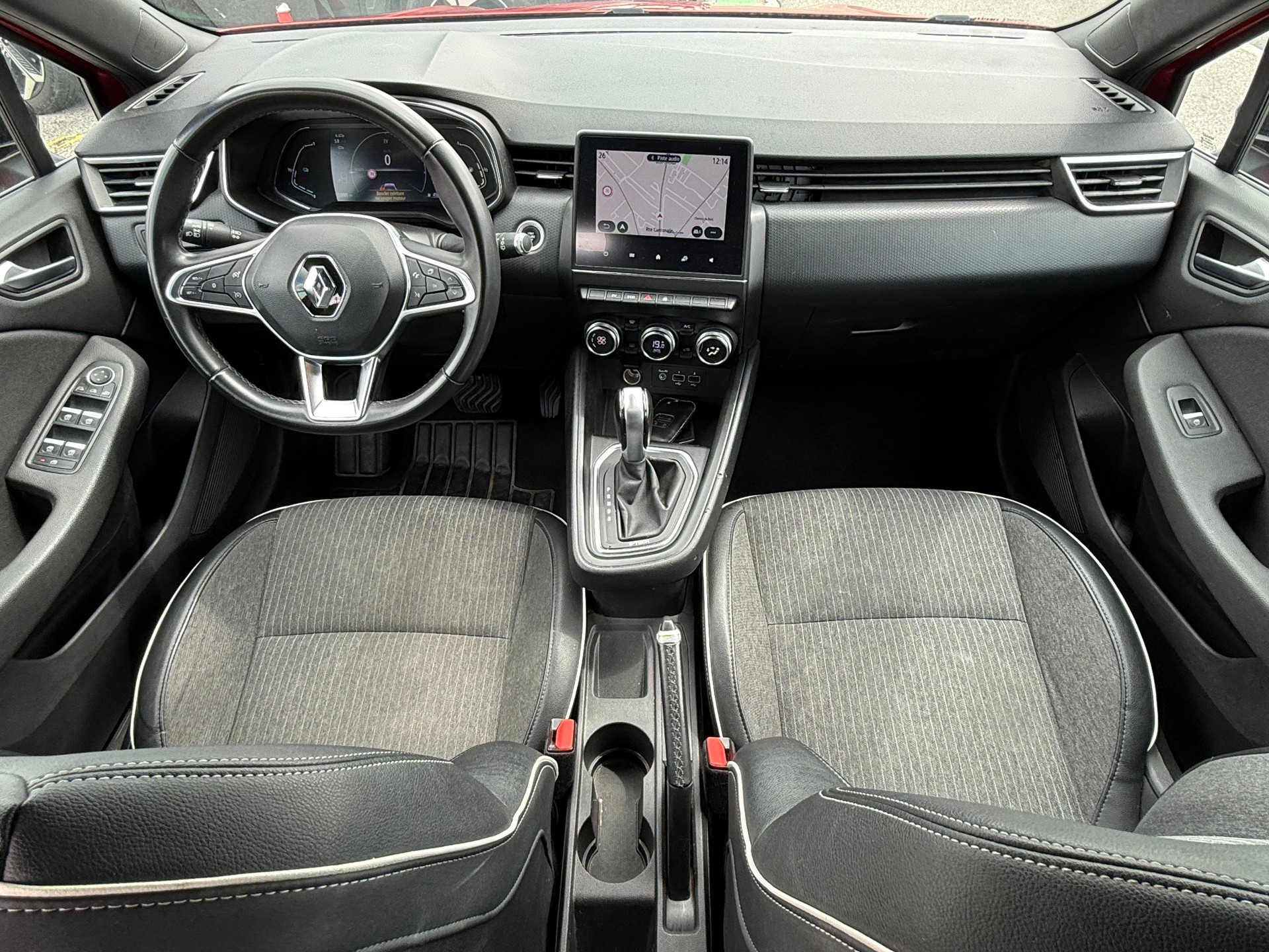 RENAULT Clio 1.6 E-Tech Intens-image-17