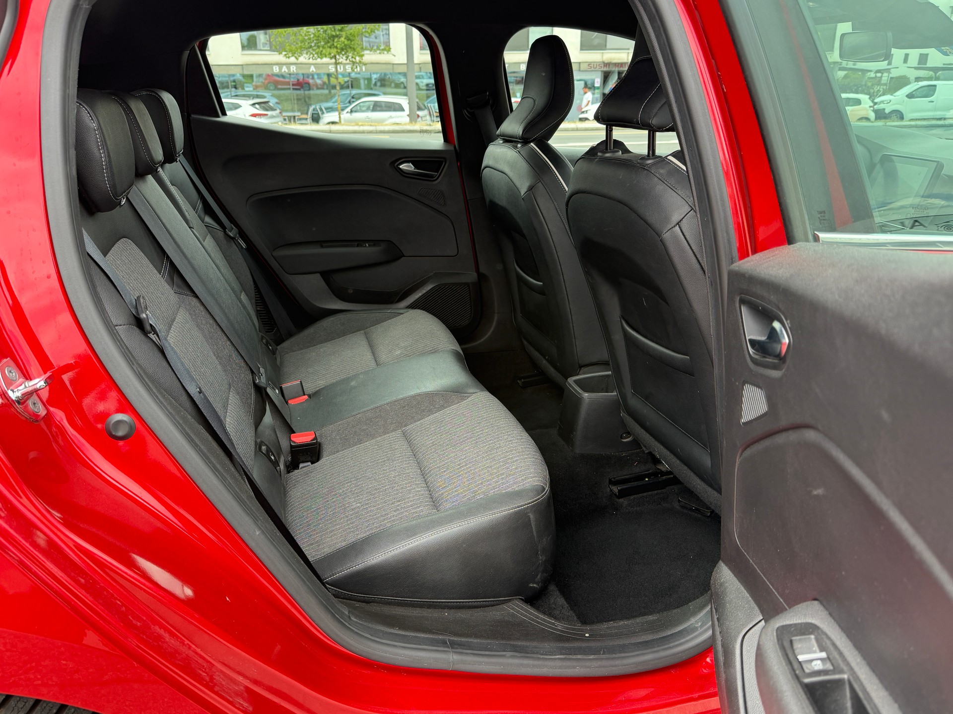 RENAULT Clio 1.6 E-Tech Intens-image-21