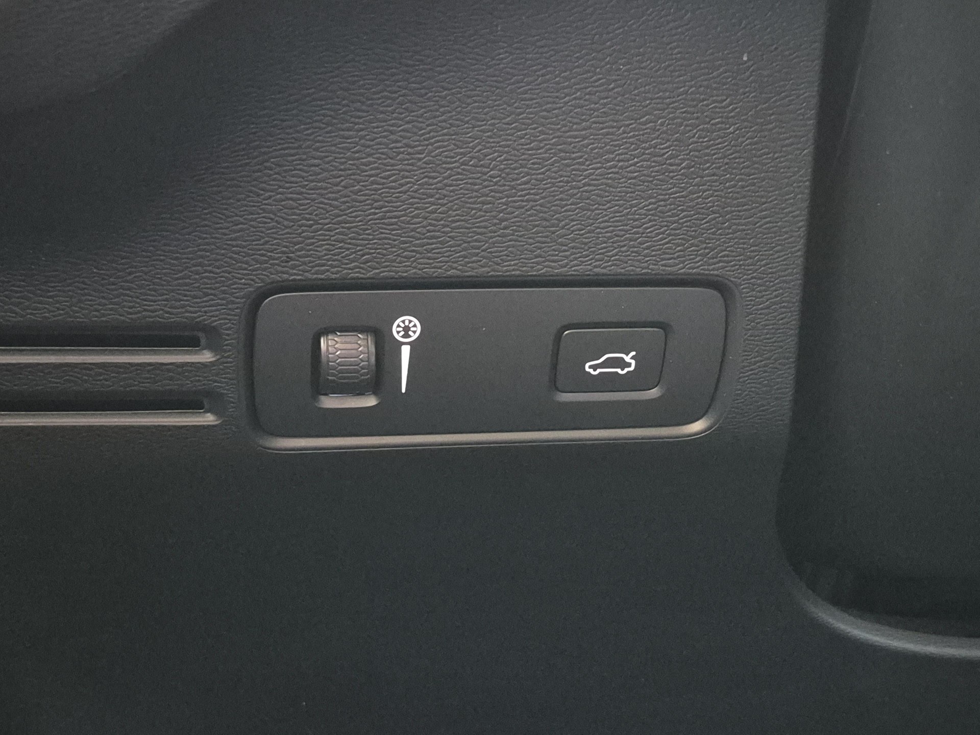 VOLVO C40 P8 Twin Recharge AWD / ab 0,99% Leasing bei Abschluss einer Protect Autoversicherung-image-15