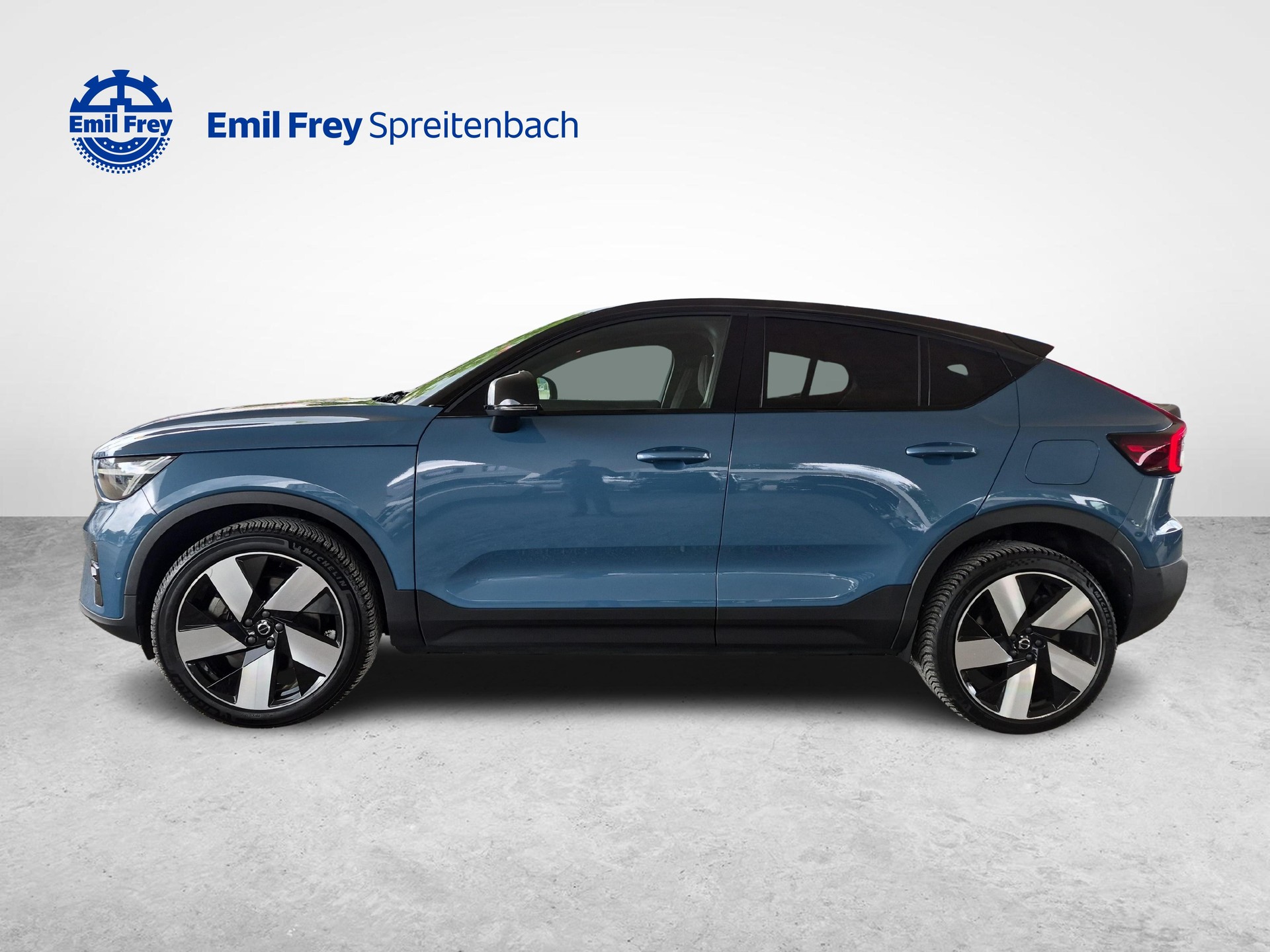 VOLVO C40 P8 Twin Recharge AWD / ab 0,99% Leasing bei Abschluss einer Protect Autoversicherung-showroom-element-1