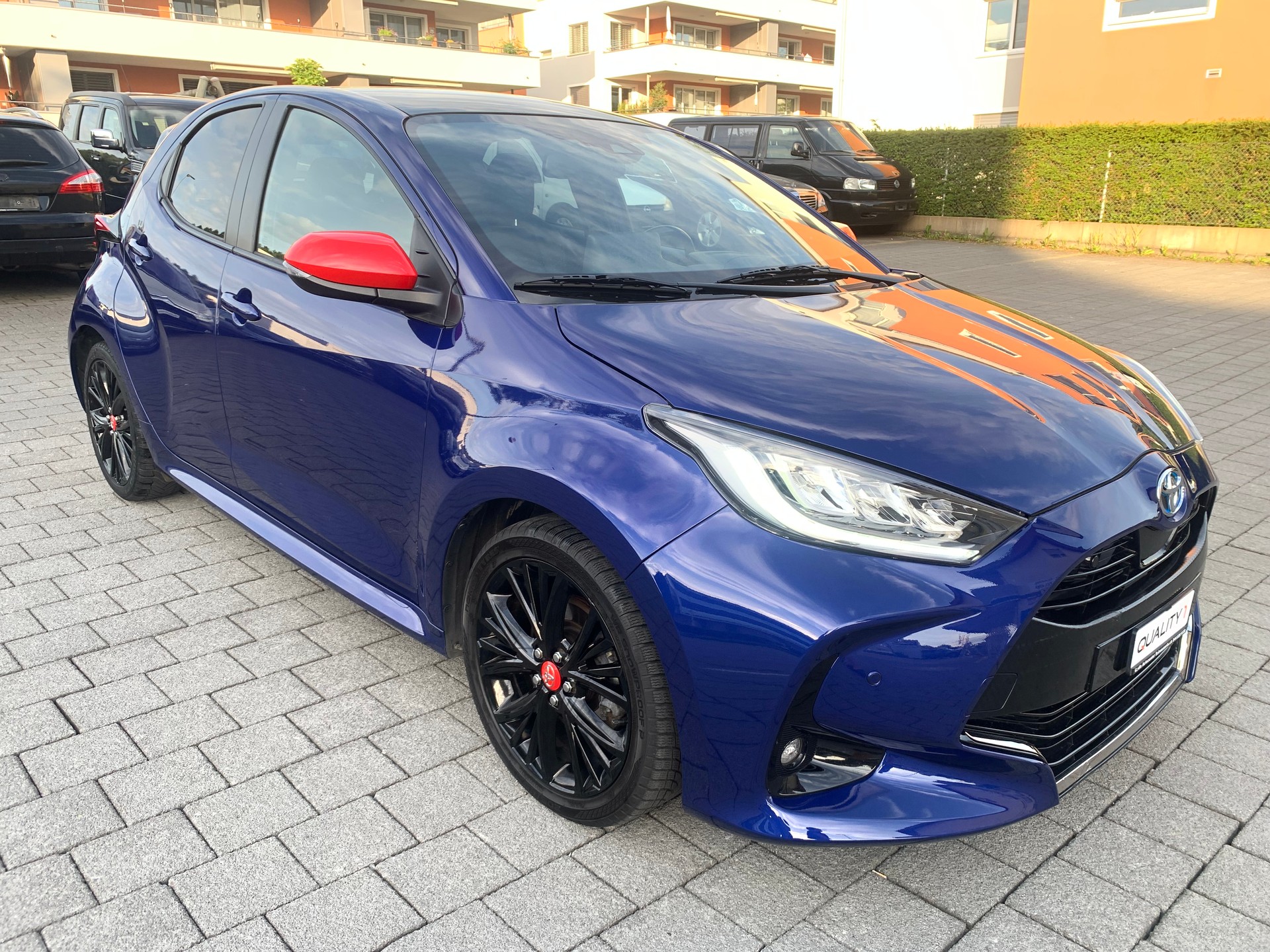 TOYOTA Yaris 1.5 Premiere Edition e-CVT-image-1