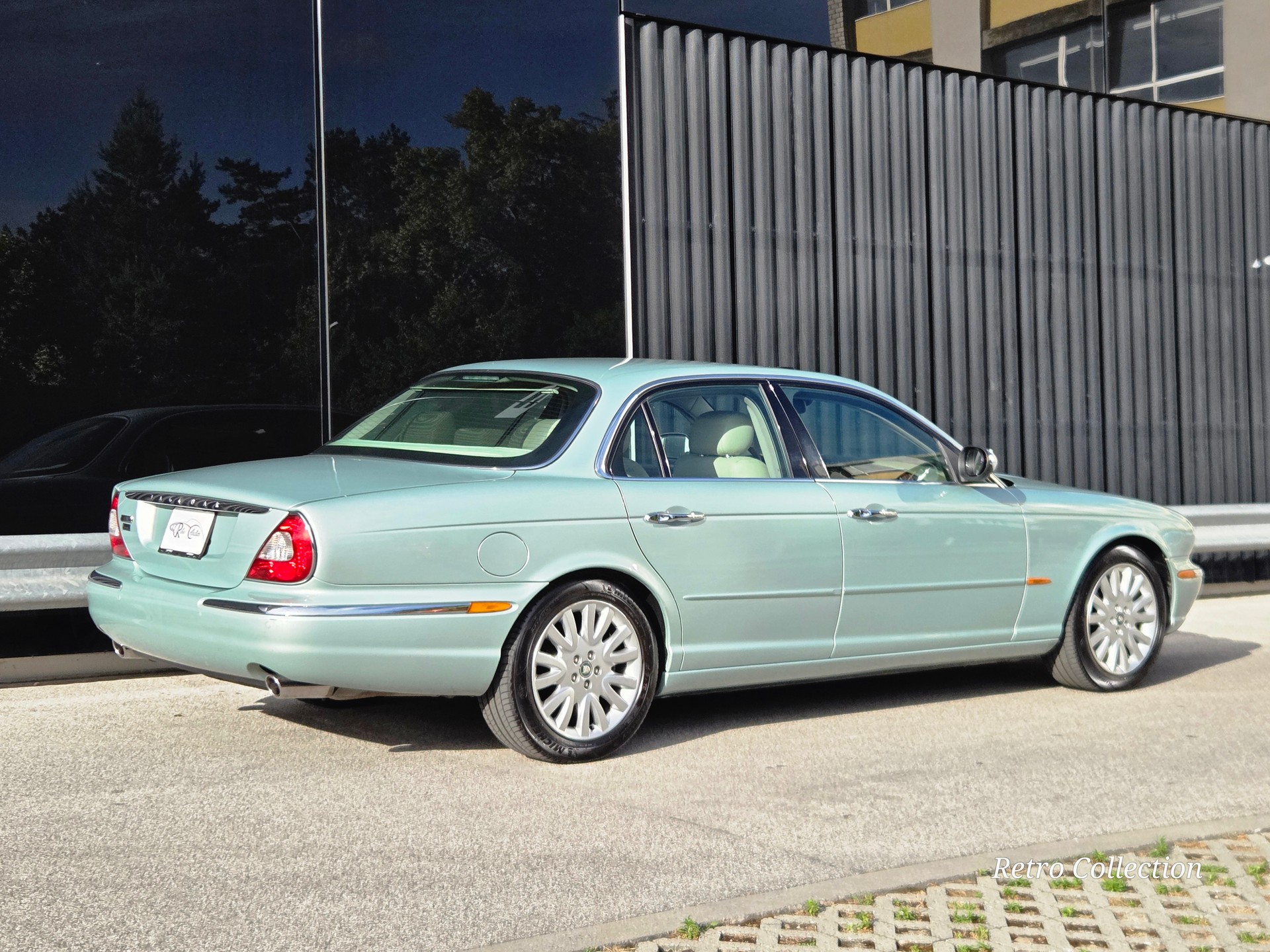 JAGUAR XJ8 4.2 V8 Executive - voiture CH - 1ère main - bon état - vendue expertisée du jour.-image-4