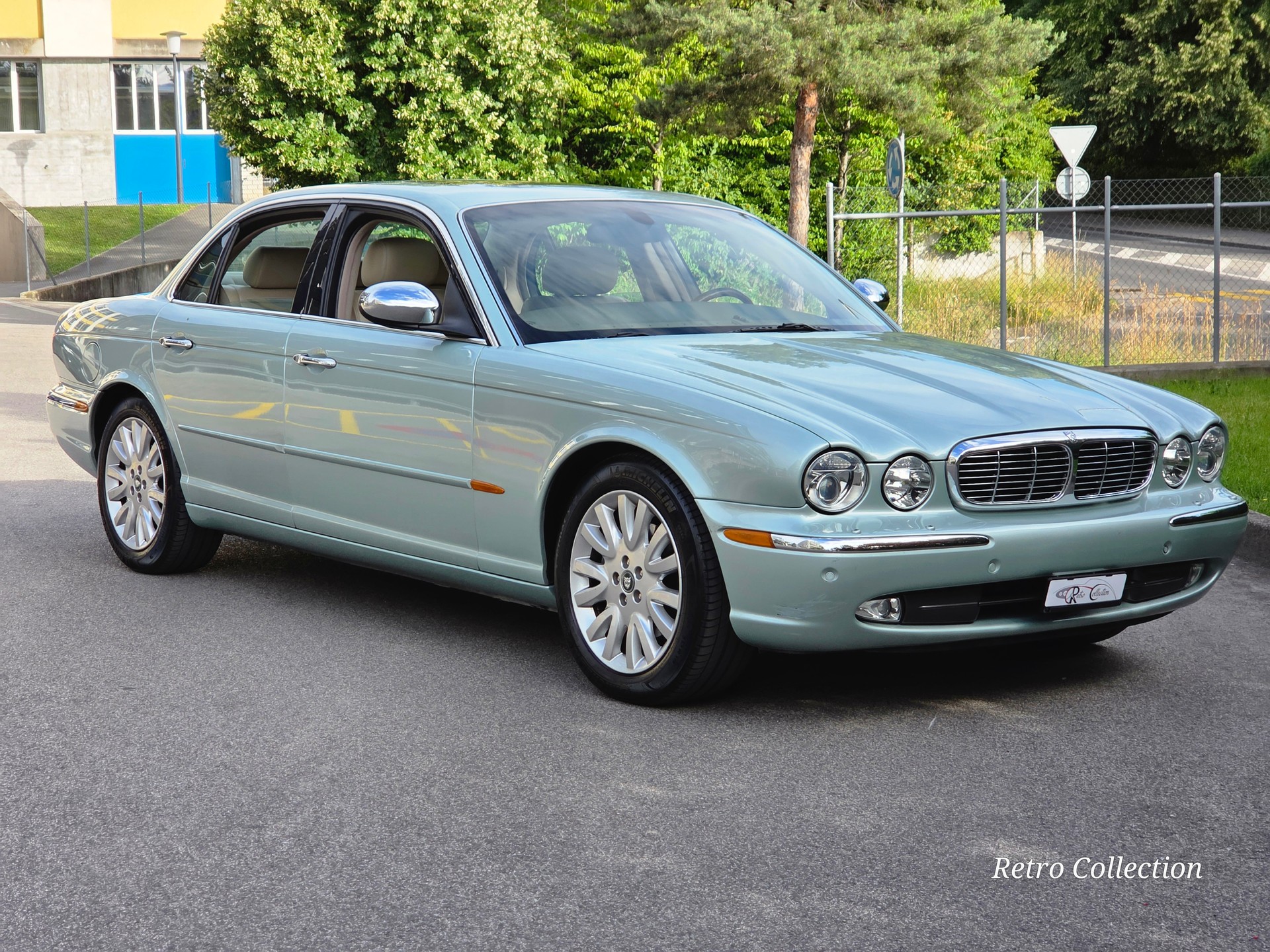 JAGUAR XJ8 4.2 V8 Executive - voiture CH - 1ère main - bon état - vendue expertisée du jour.-image-5